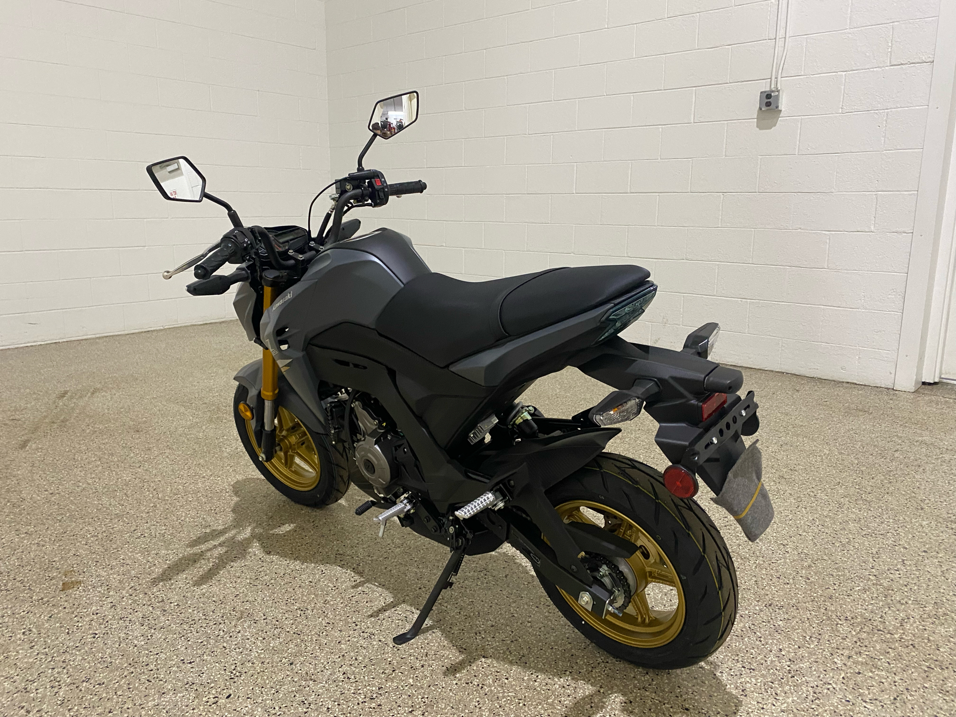 ビジョナップ　ブラック Kawasaki Ninja ZX-25R Metallic Spark Black | HLJ.com