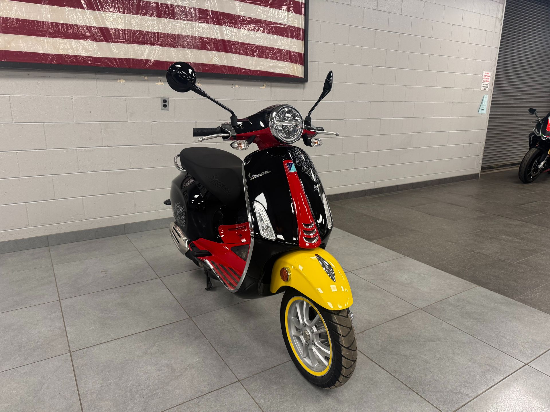 New 2023 Vespa Primavera 50 Disney Mickey Mouse Edition By Vespa