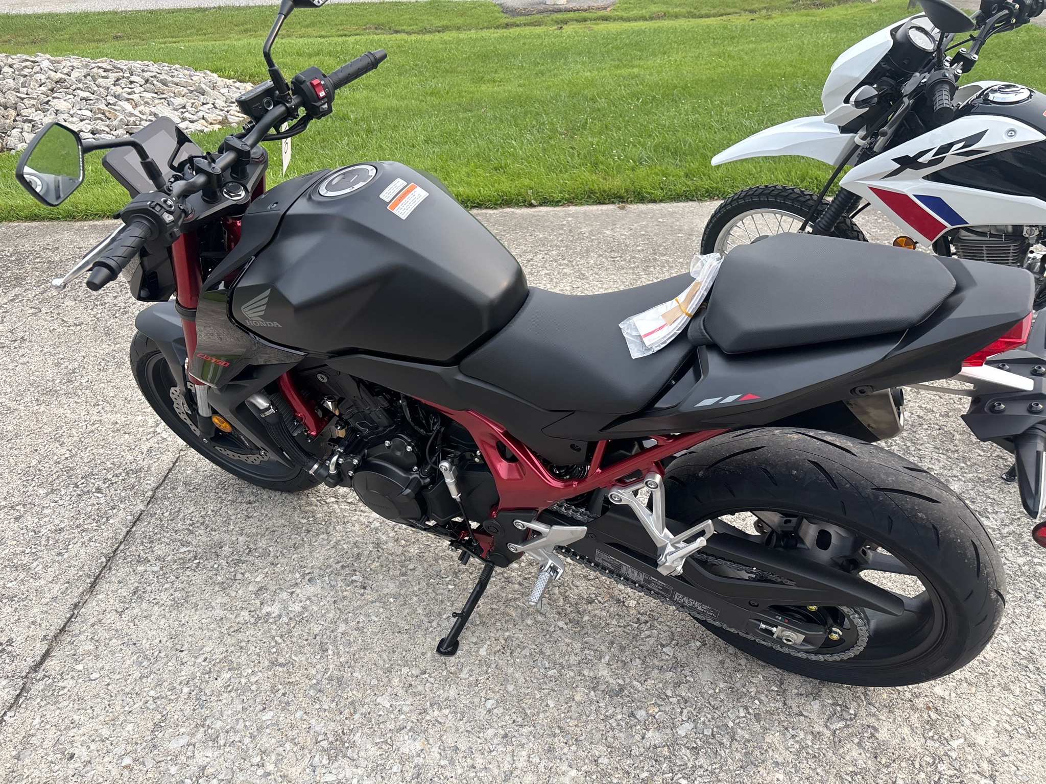 2026 Honda CB750 Hornet E-Clutch 2