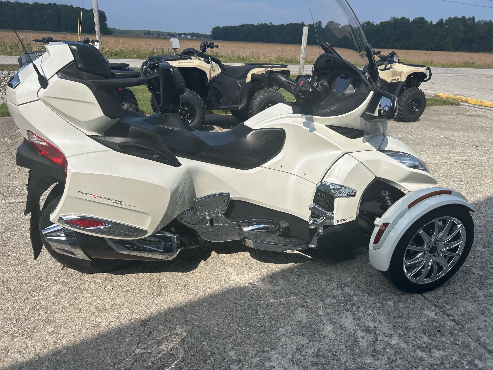 2017 Can-Am™ SPYDER RT LIMITED 5