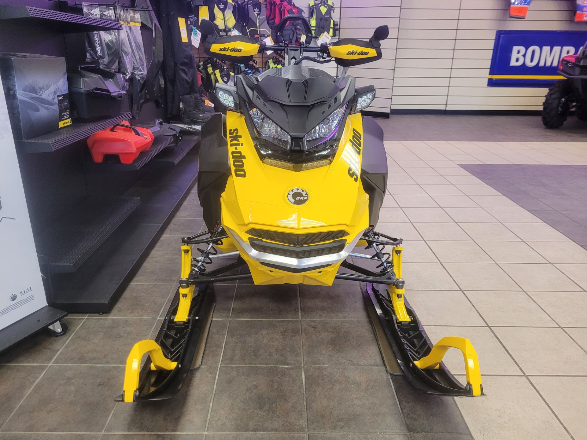 New 2025 Ski-Doo Summit NEO+ 600 EFI ES Hurricane 1.75 w/ FlexEdge