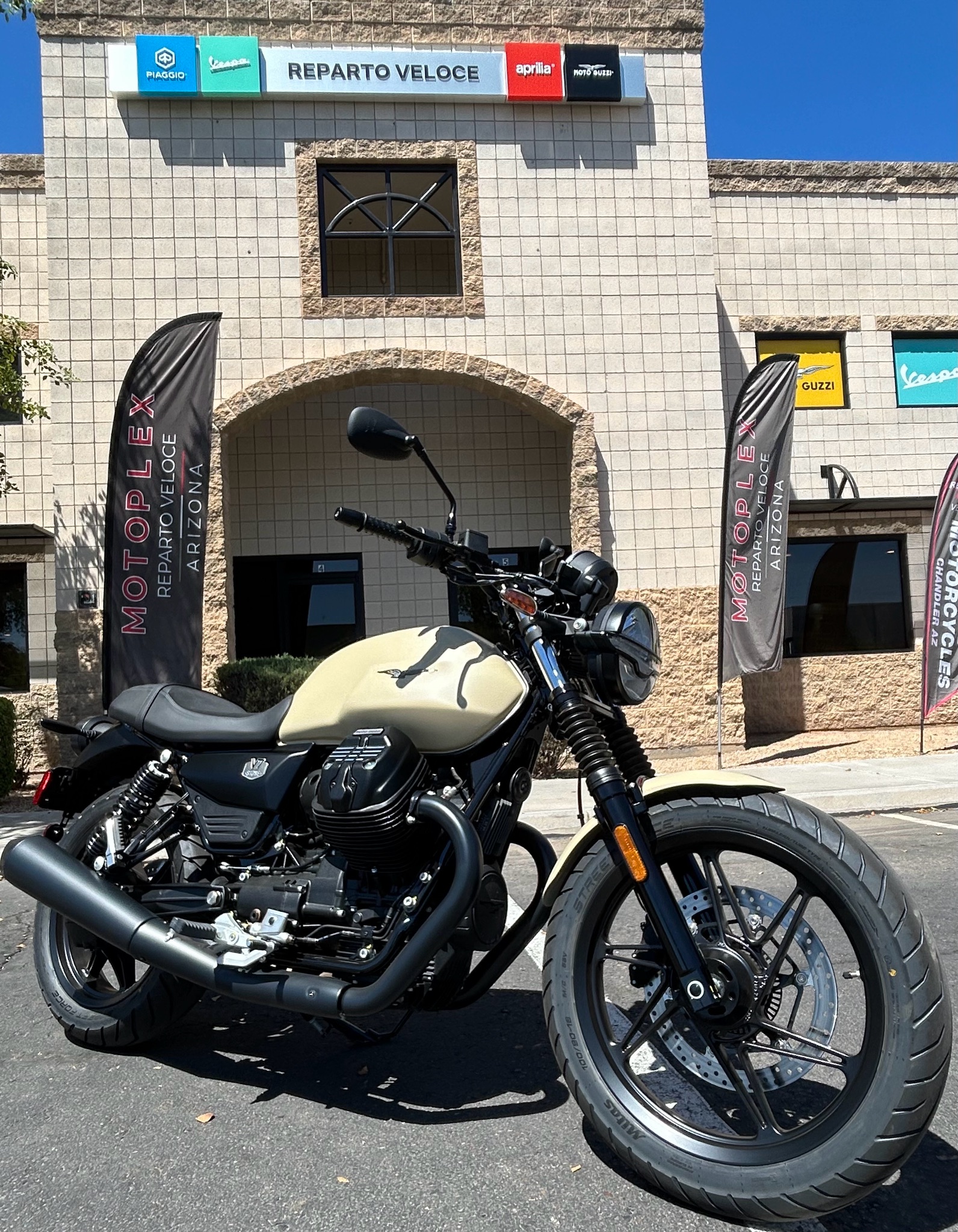 2027 Moto Guzzi V7 Stone