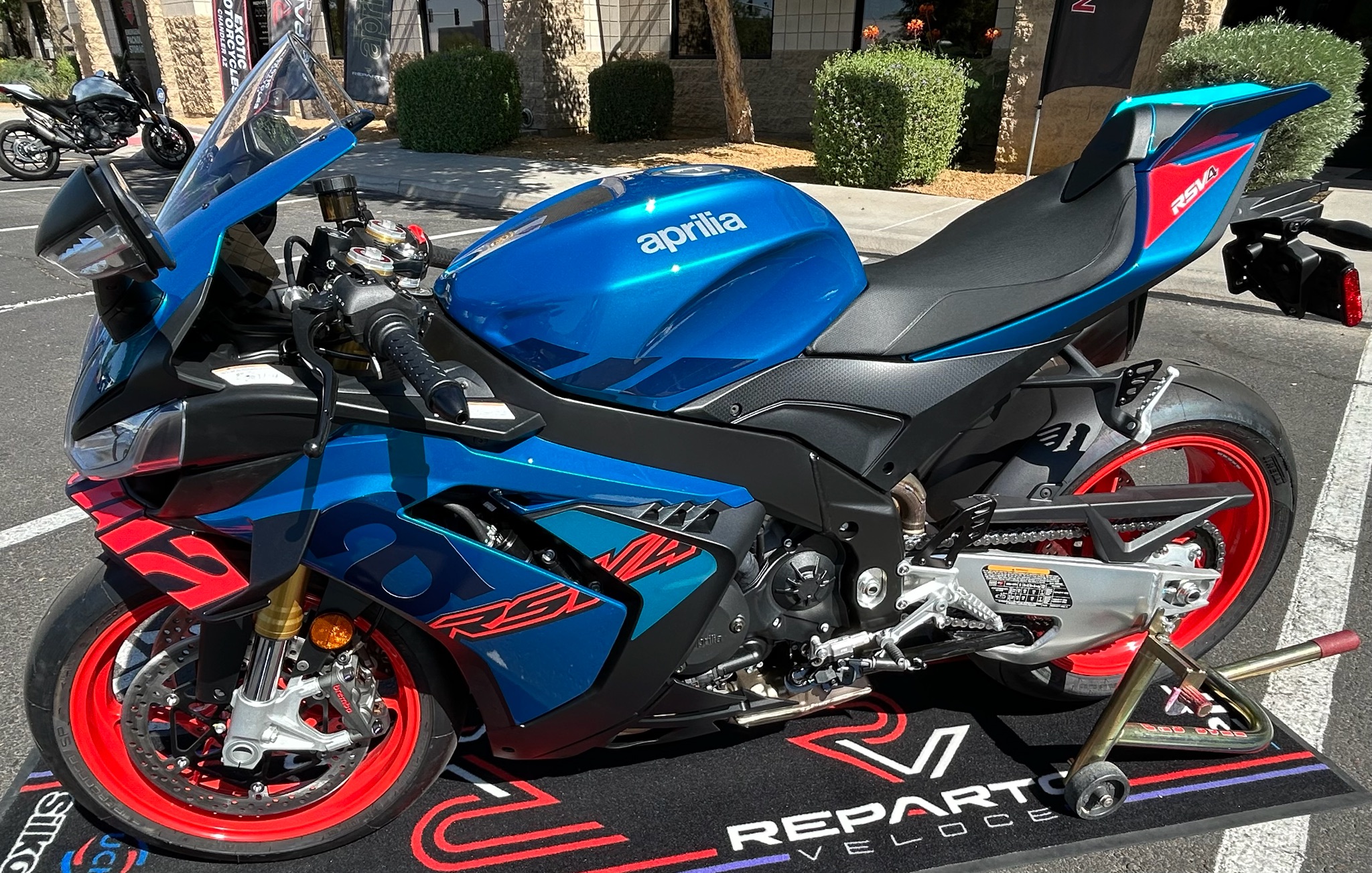 2027 Aprilia RSV4 1100 12