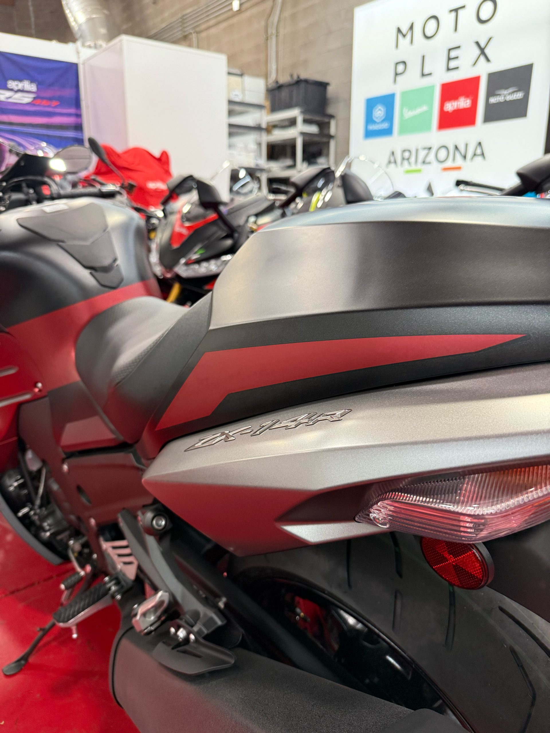 WEST. ② 2025 Kawasaki NINJA® ZX™-4RR ABS | RideNow Powersports