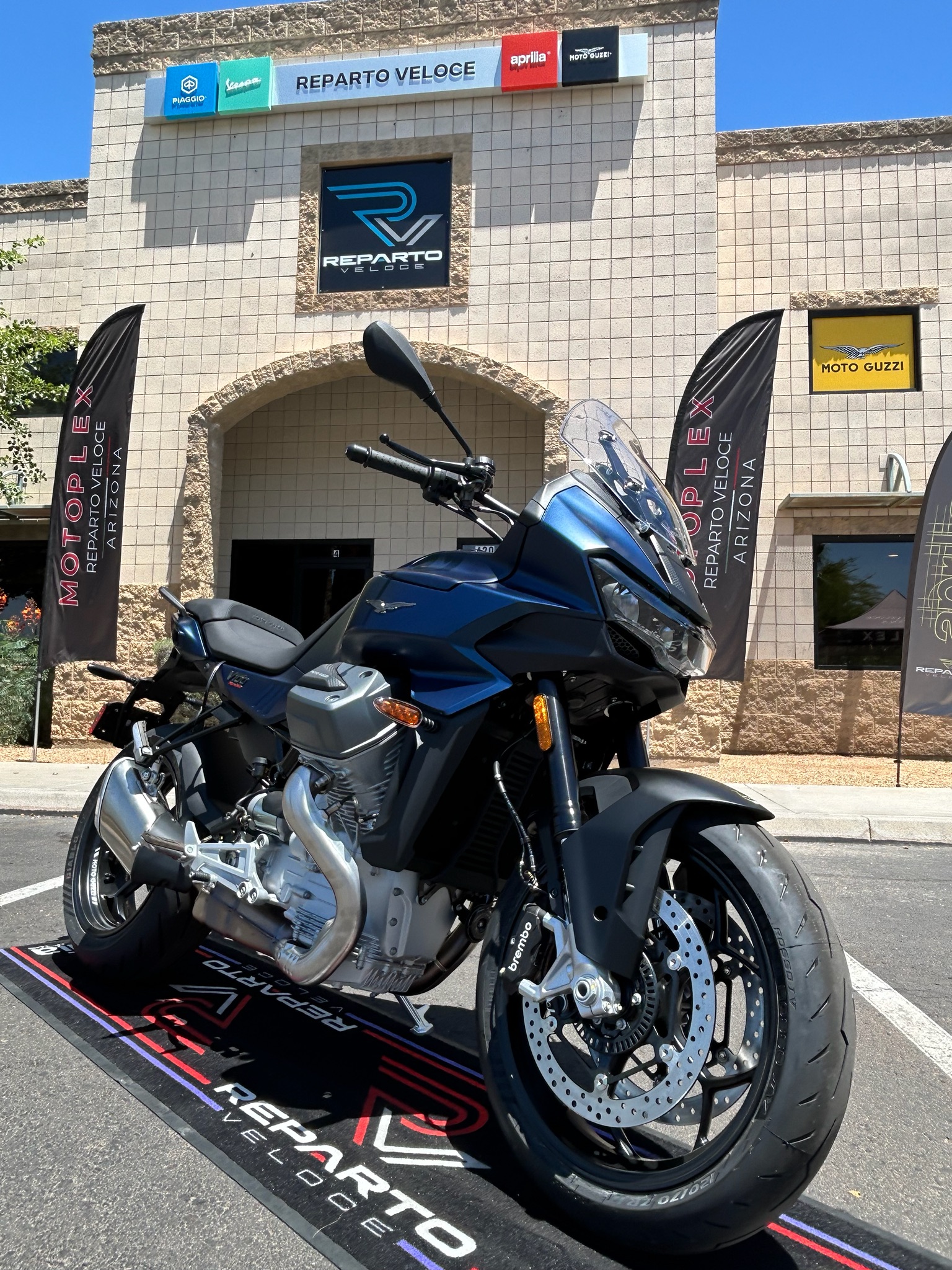 2027 Moto Guzzi V100 MANDELLO
