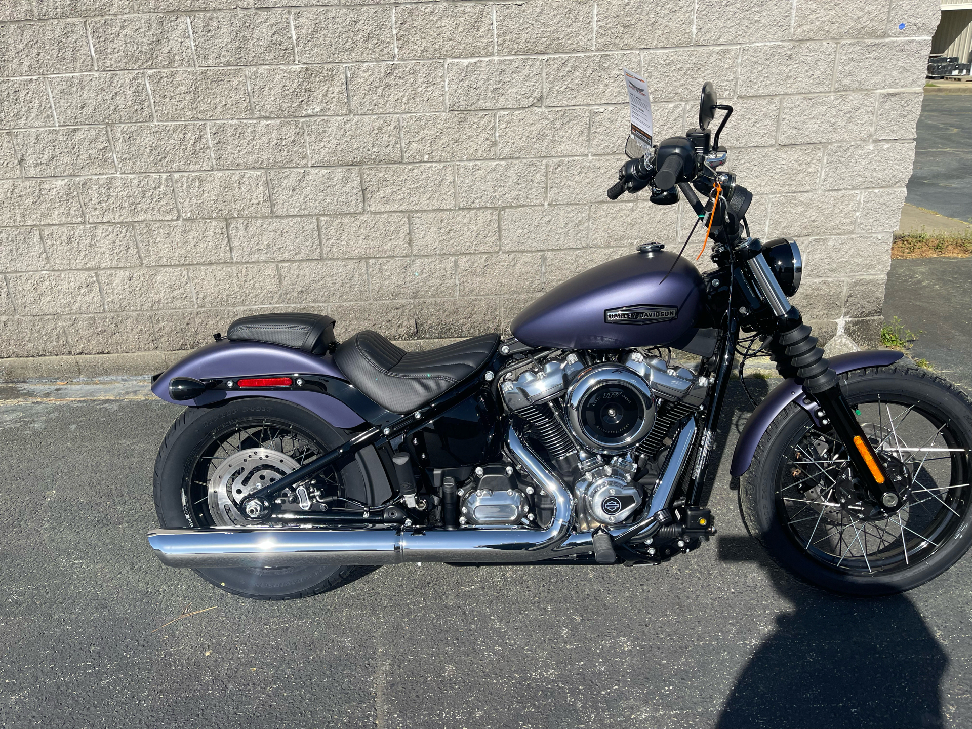 90's HARLEY DAVIDSON \"アメリカ製\" New 2025 Harley-Davidson Street Bob® Vivid Black with Laced