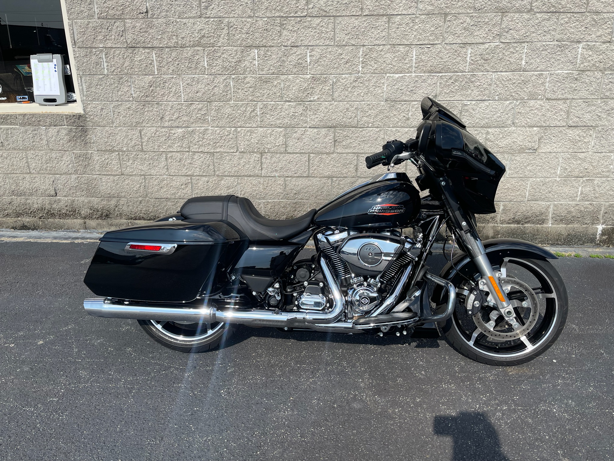 2025 Harley-Davidson Street Glide® 1