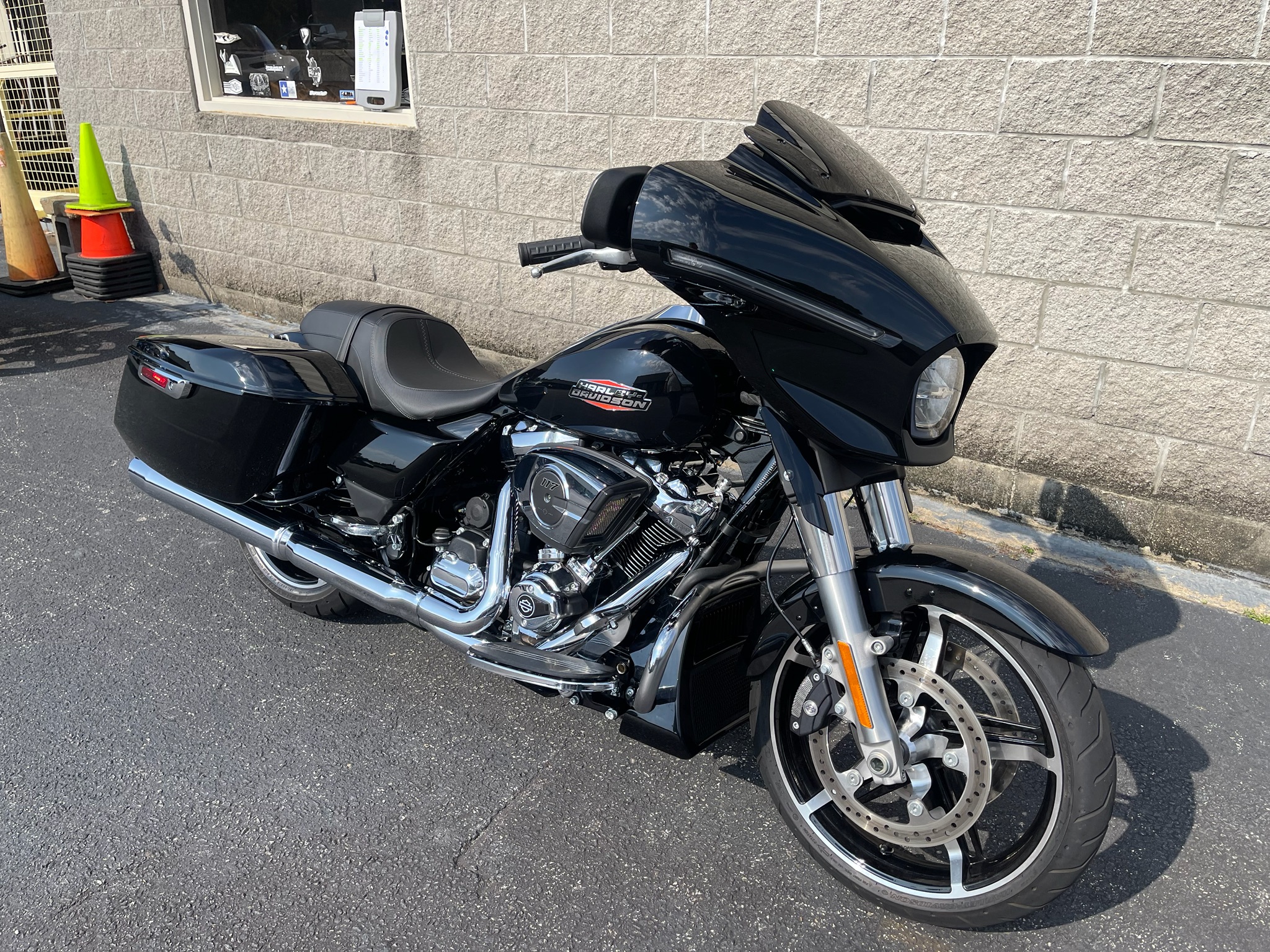 2025 Harley-Davidson Street Glide® 9