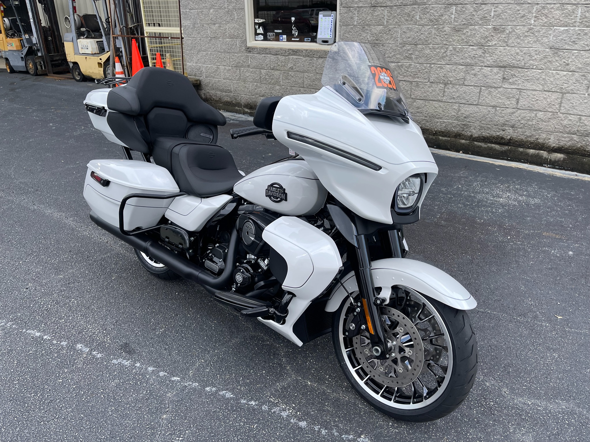 2026 Harley-Davidson Street Glide® Limited 9