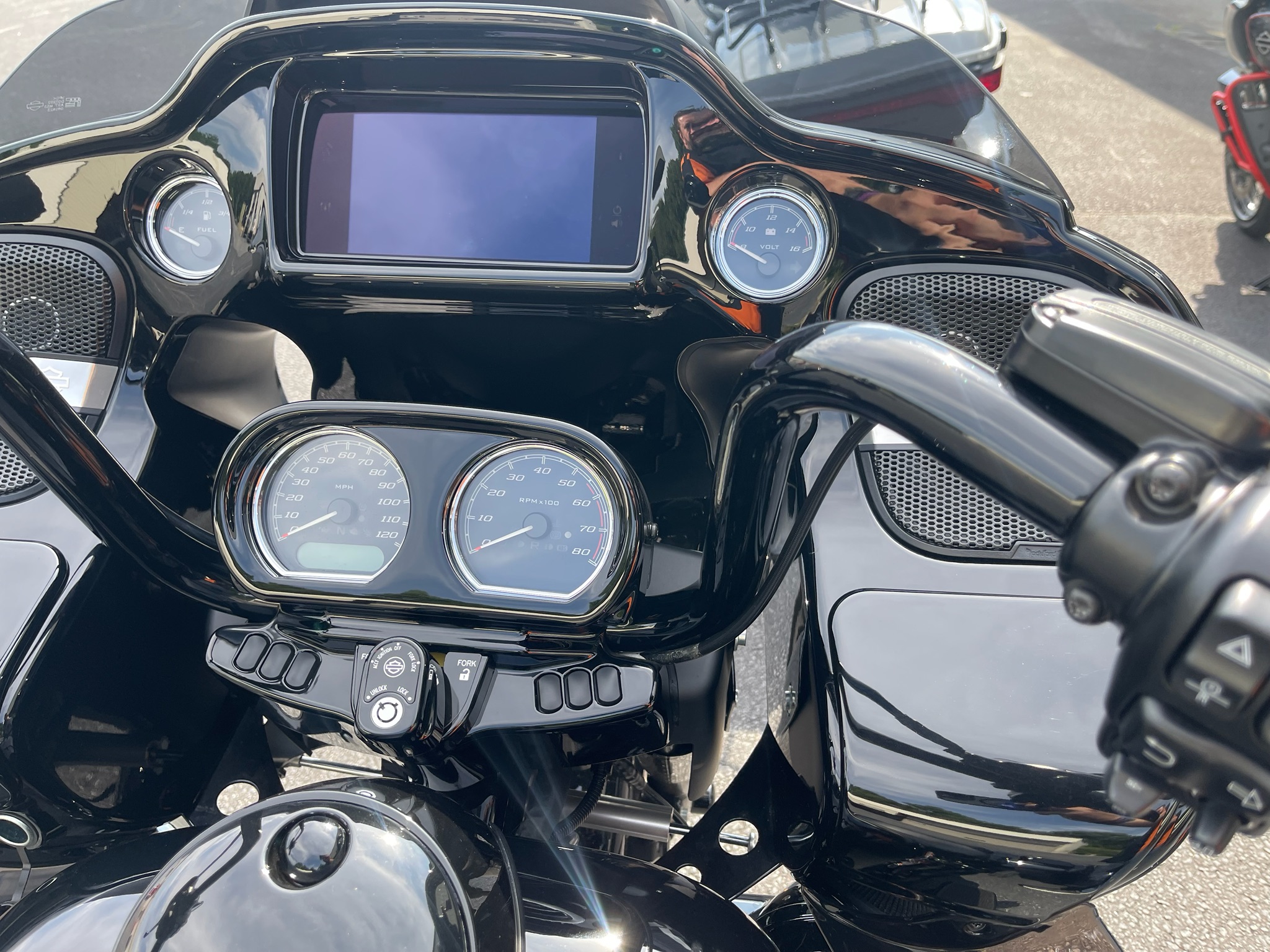 2024 Harley-Davidson Road Glide® 3 7