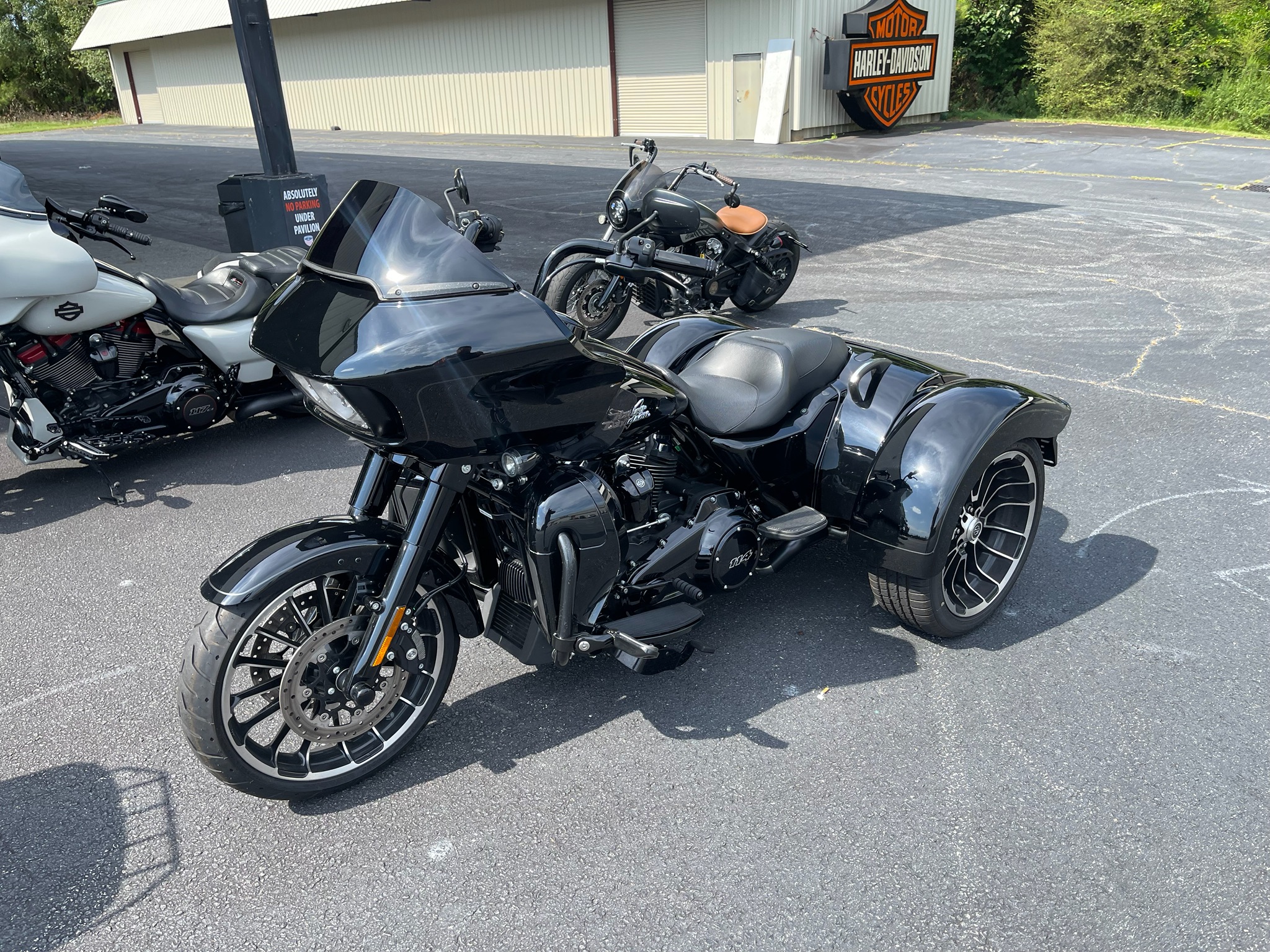 2024 Harley-Davidson Road Glide® 3 12