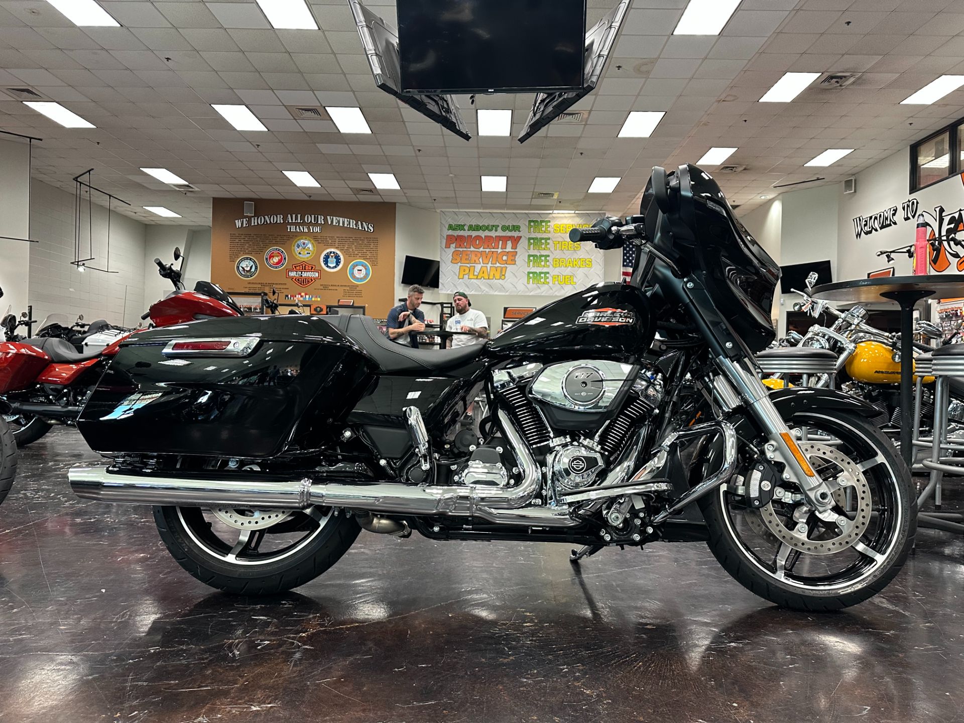 New 2025 Harley-Davidson Street Glide® Vivid Black (Chrome Finish