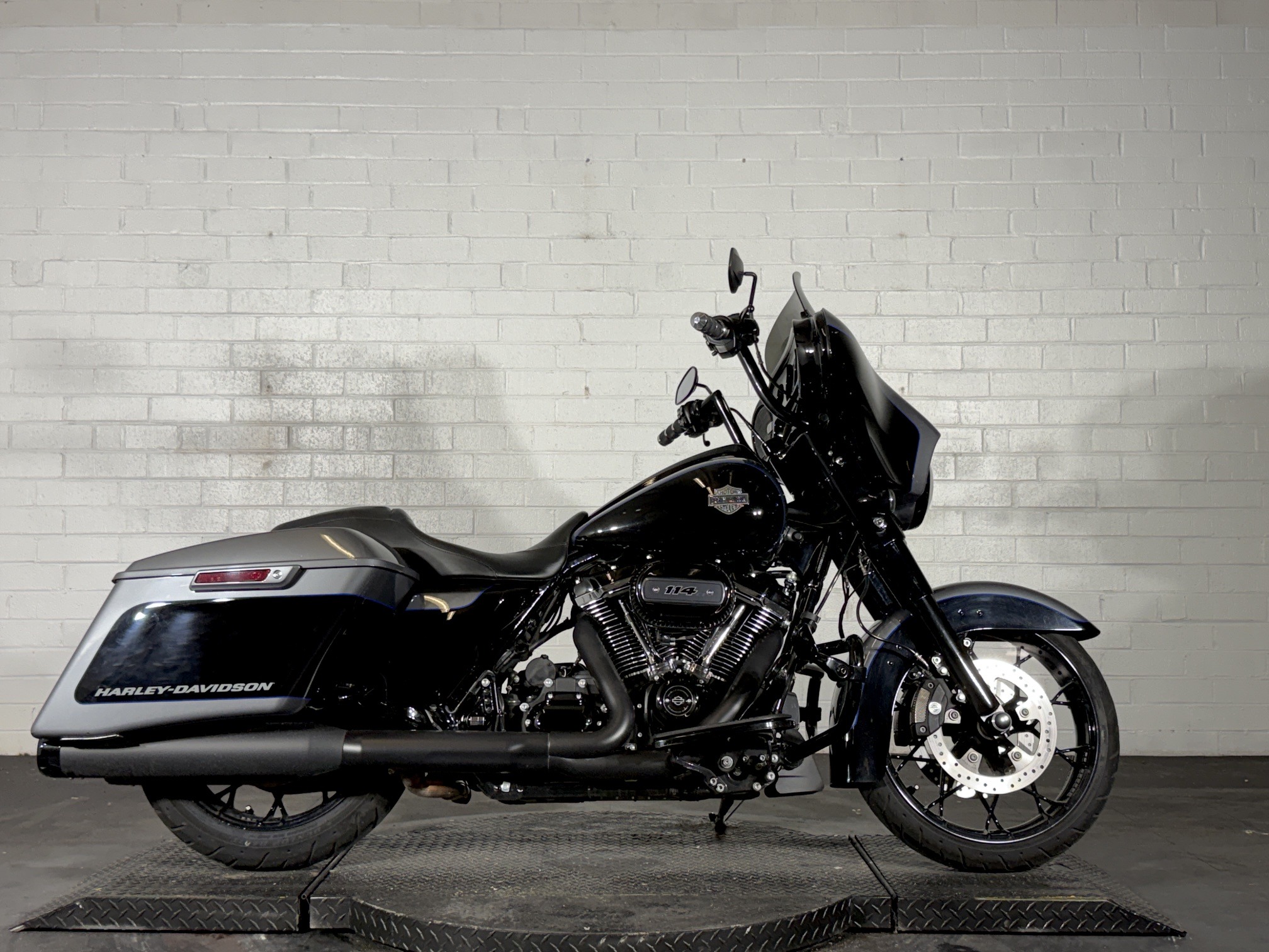 2021 Harley-Davidson Street Glide® Special 1