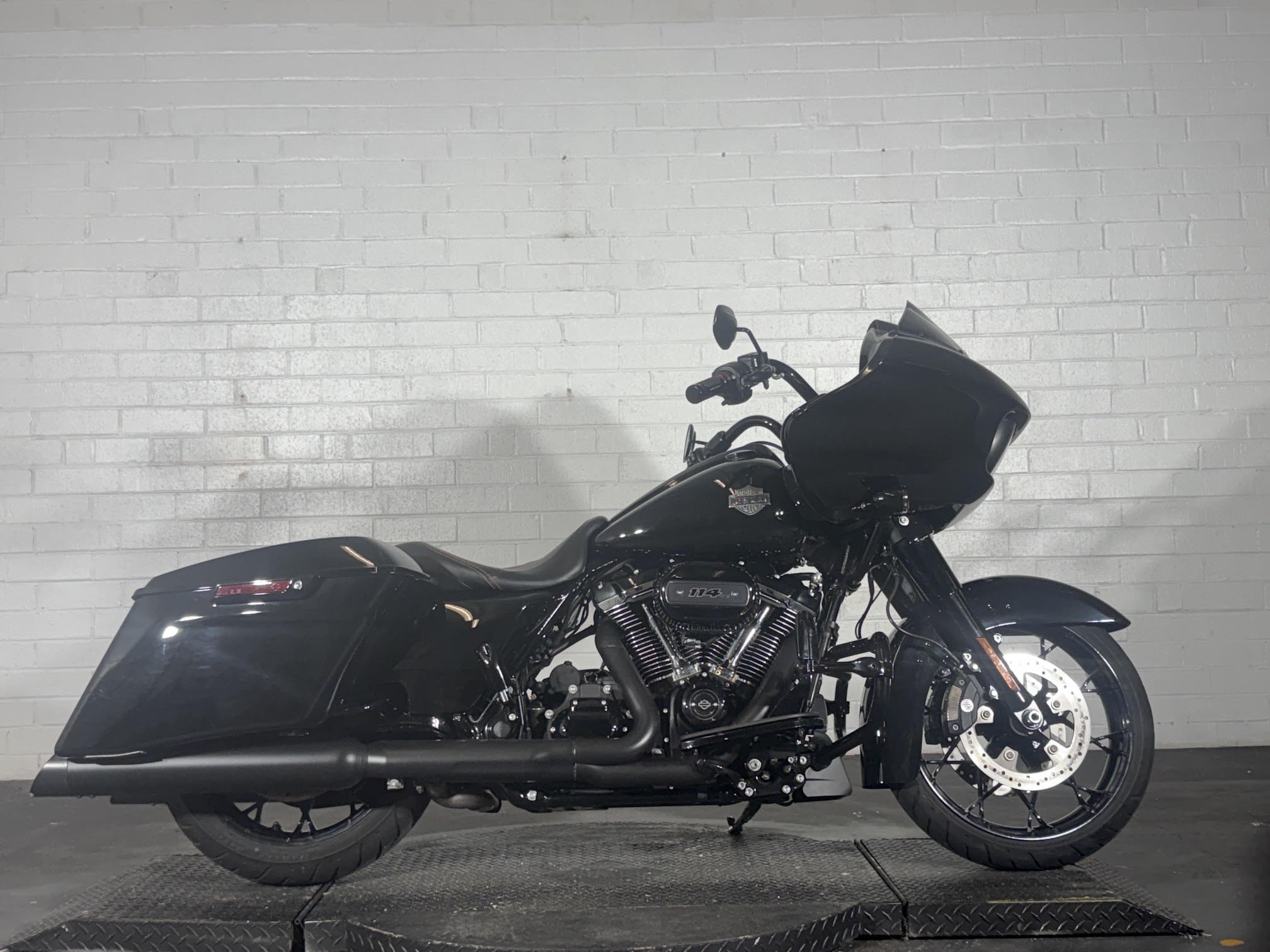 2023 Harley-Davidson Road Glide® Special 1