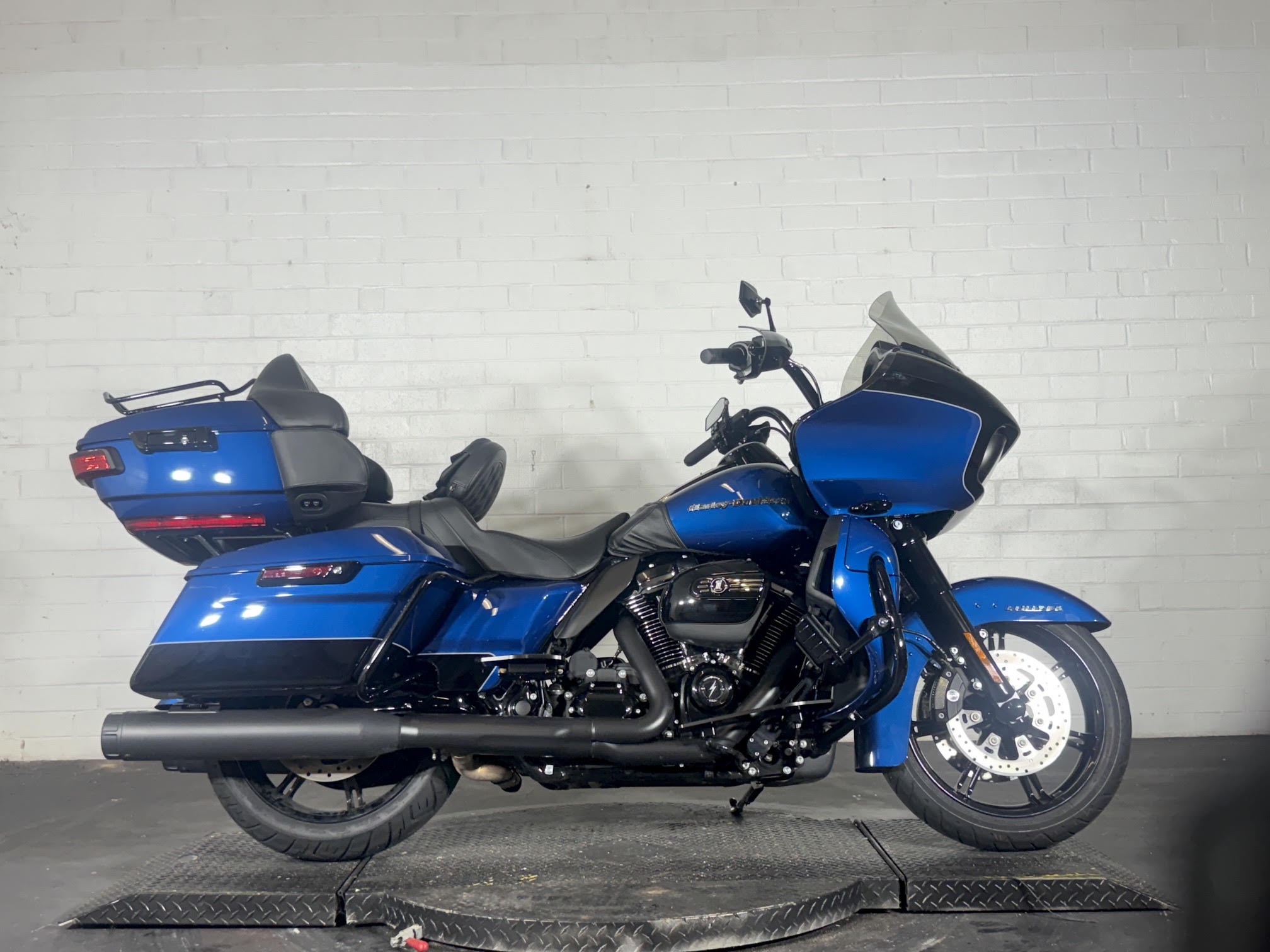 2022 Harley-Davidson Road Glide® Limited 1