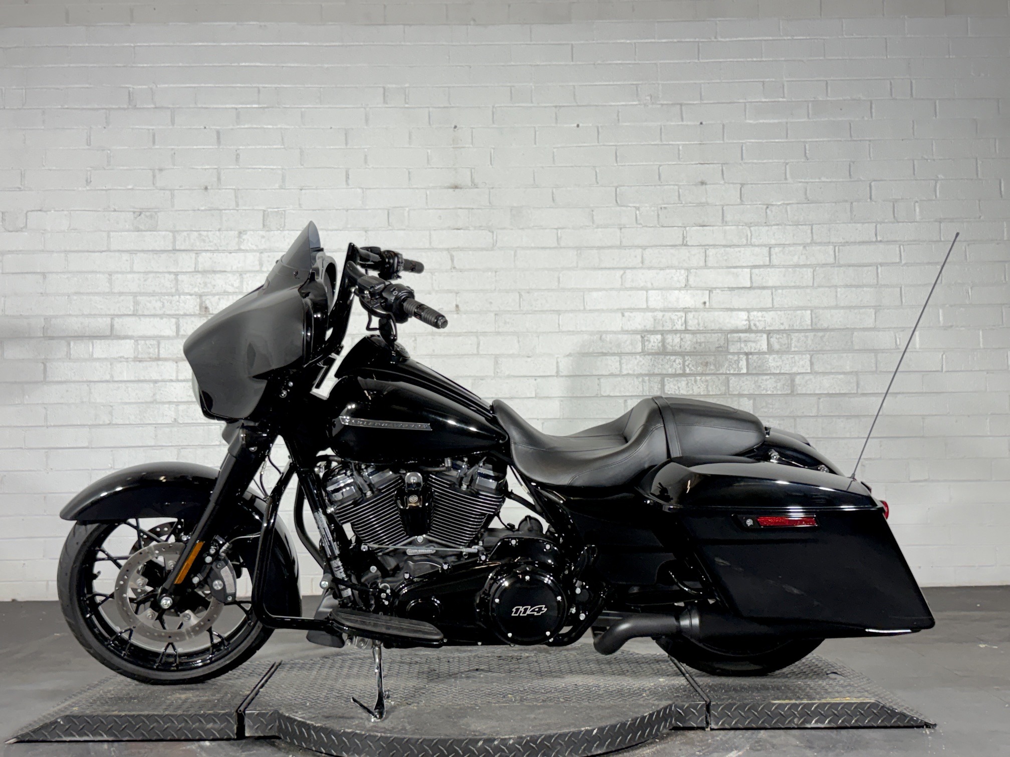 2020 Harley-Davidson Street Glide® Special 8