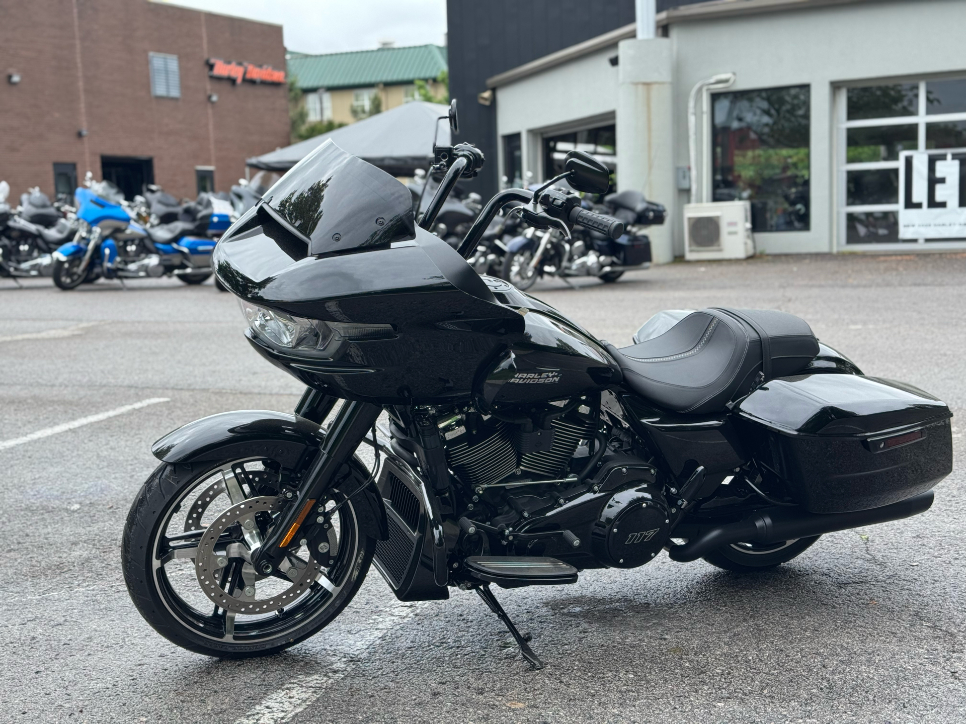 きゅう　Harley Davidson バイクタンク ブラック Vivid Black Softail Quarter Fairing | Harley-Davidson USA