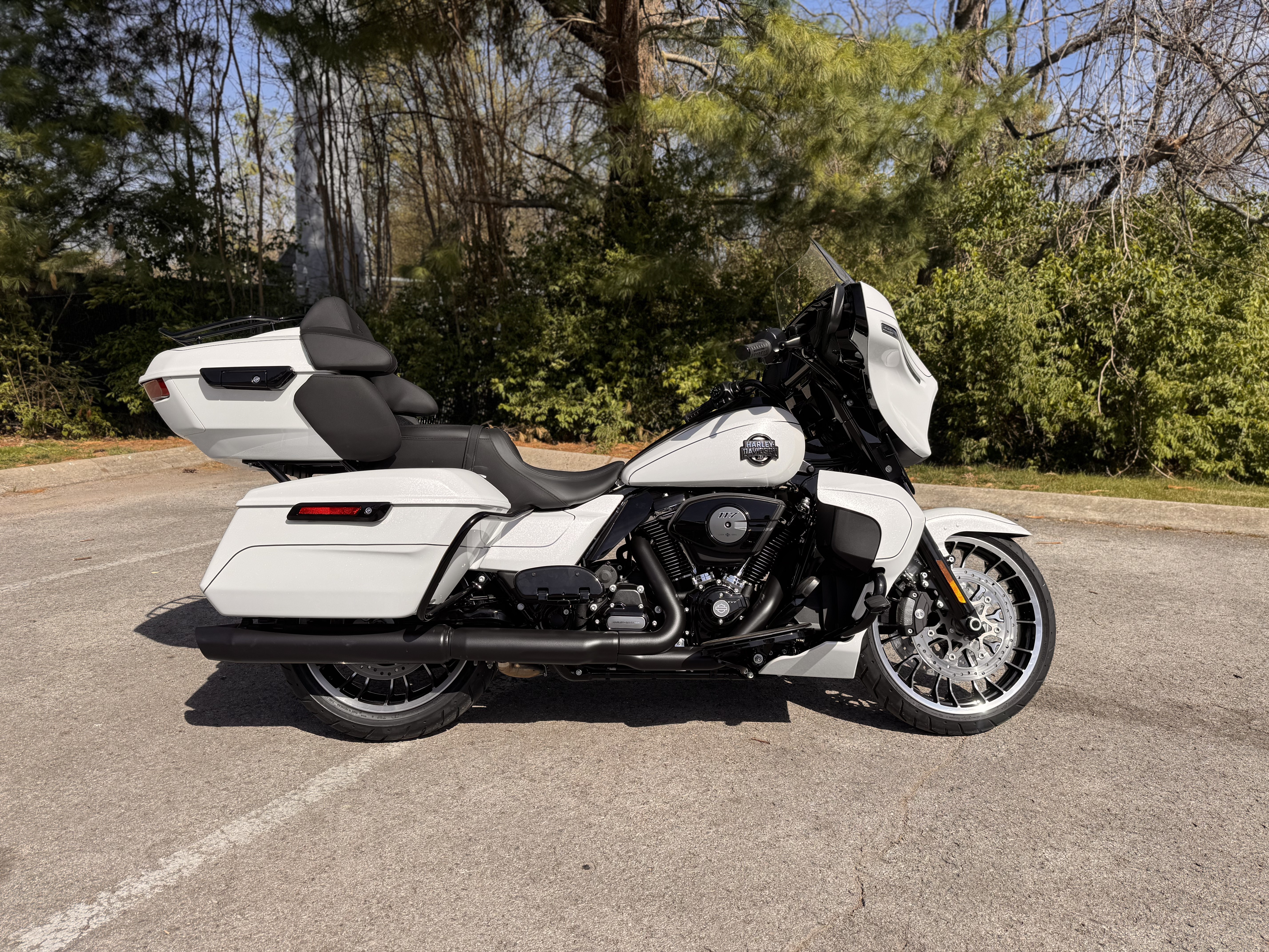 Harley Davidson バイクタンク ホワイト ストライプデザイン New 2026 Harley-Davidson Street Glide® Limited White Onyx Pearl