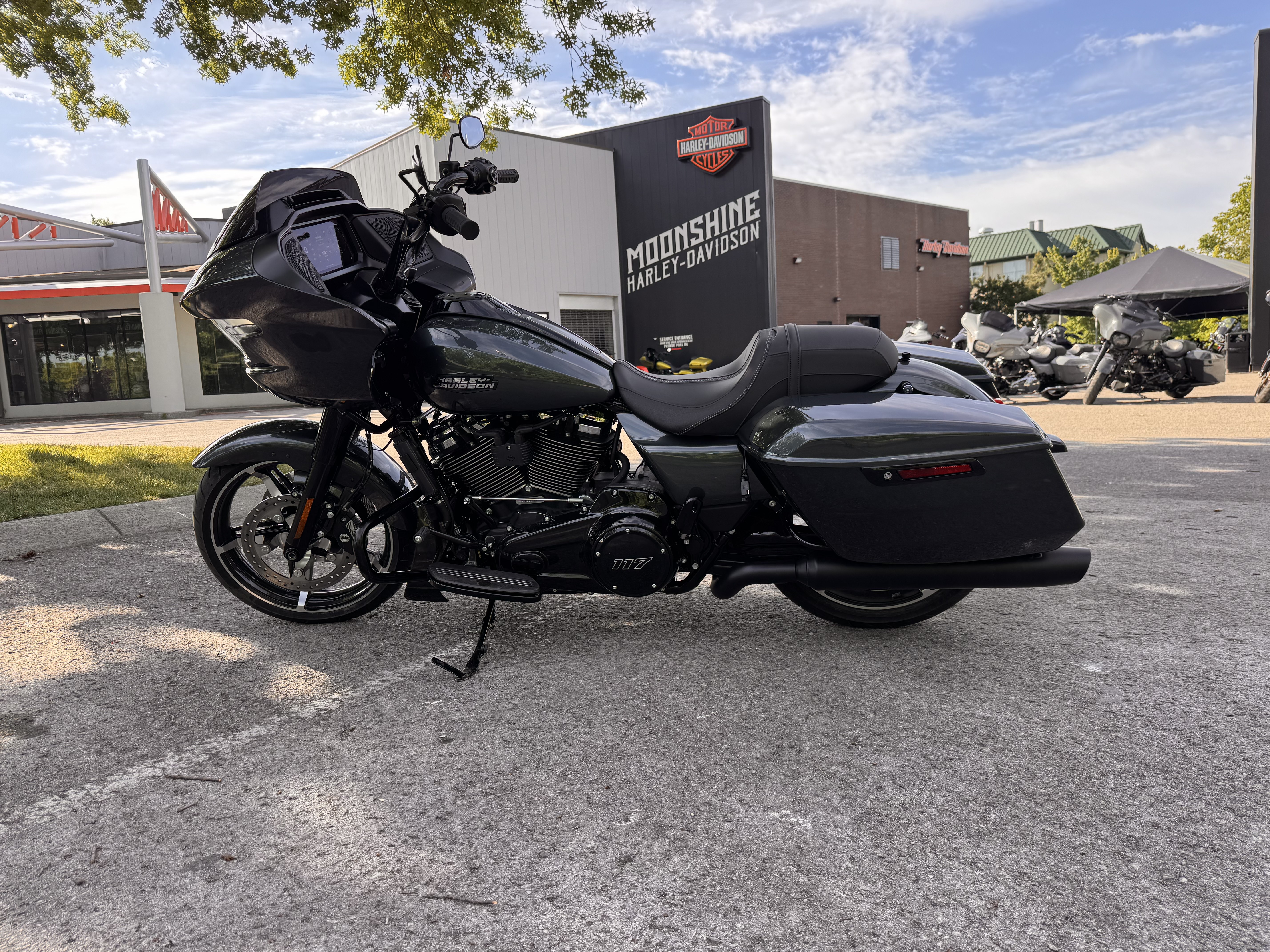 Certified Pre-Owned 2025 Harley-Davidson Road Glide® Iron Horse