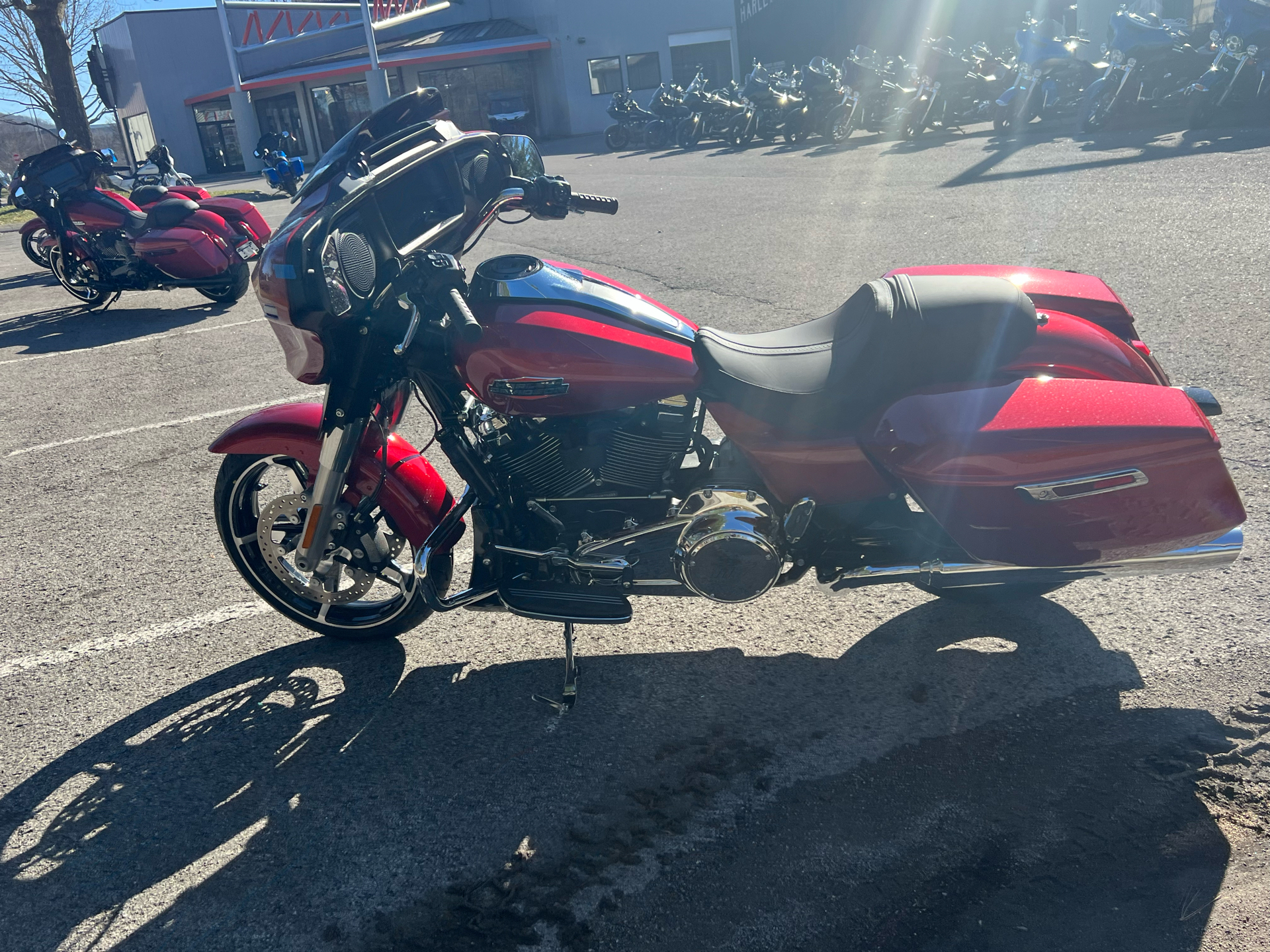 Harley-Davidson バイクタンク レッド ハーレーダビッドソン（Harley-Davidson）2016年 FLTRXS Road