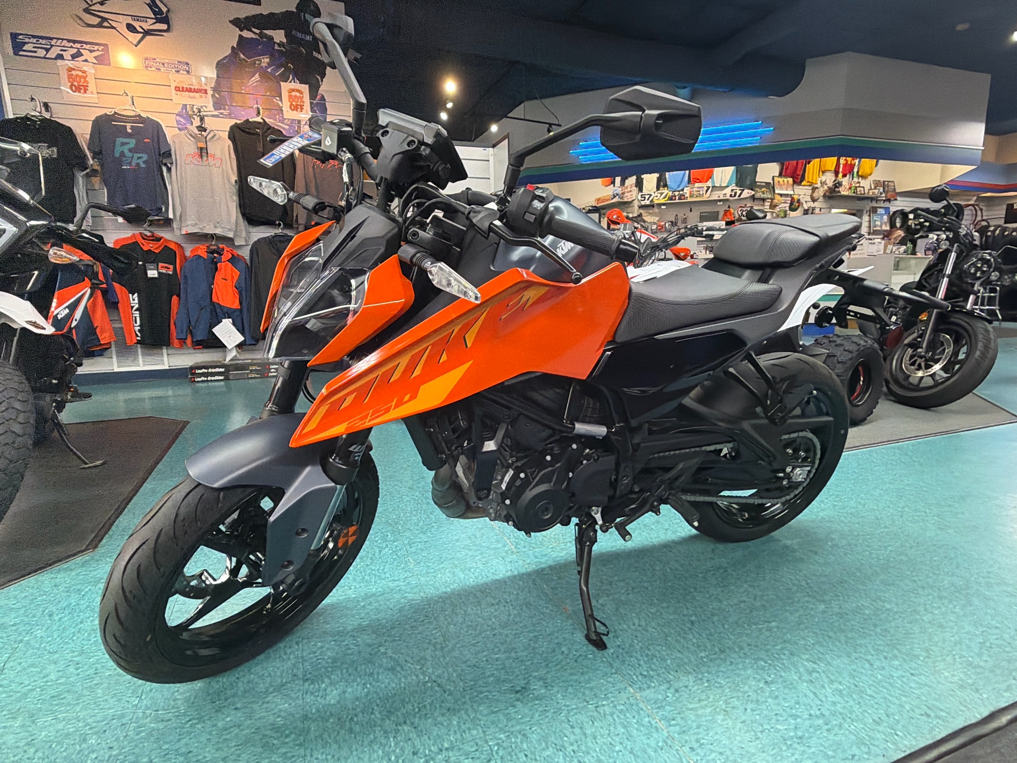 2024 KTM 250 Duke 1