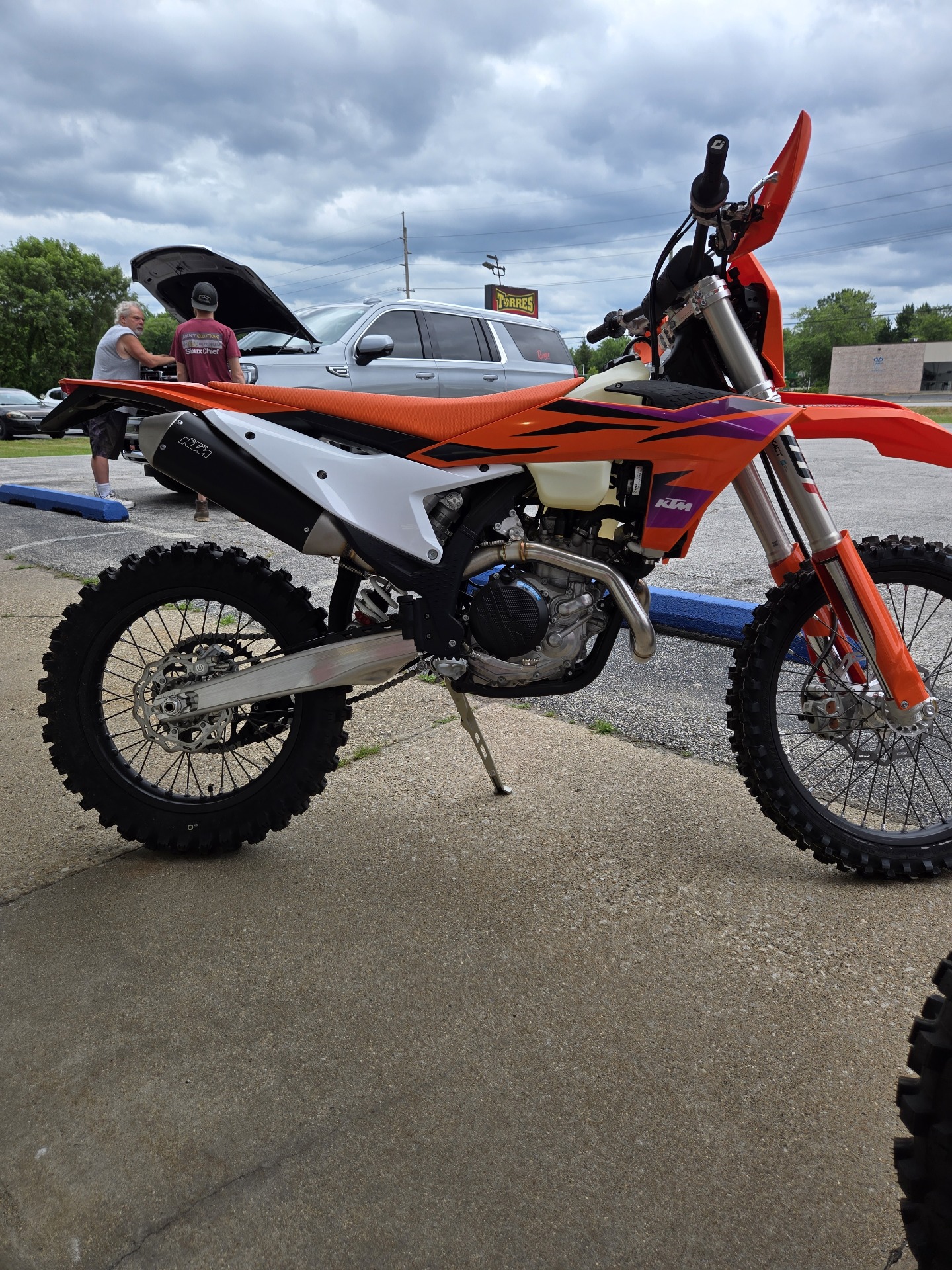 New 2024 KTM 450 XCF-W Motorcycles in Hobart, IN Stock Number