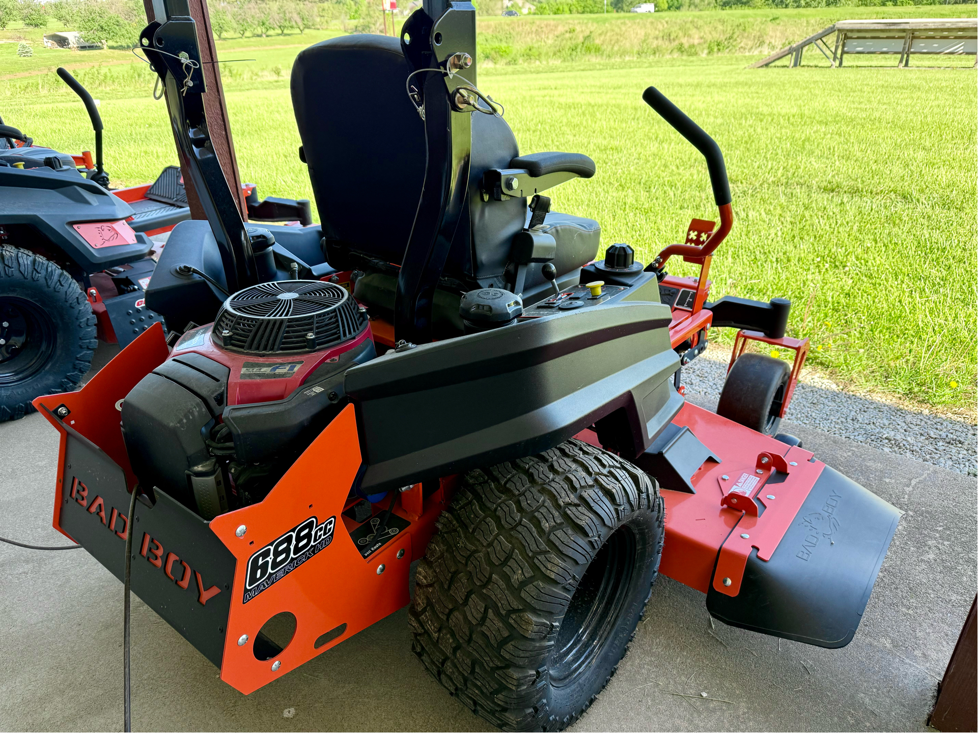​【希少】bluebeard - correct/over 7インチ New 2023 Bad Boy Mowers Maverick HD 54 in. Honda GXV700 EFI 24 hp