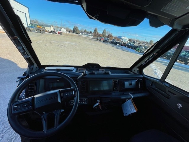 2026 Can-Am™ Defender MAX XT CAB HD11 9