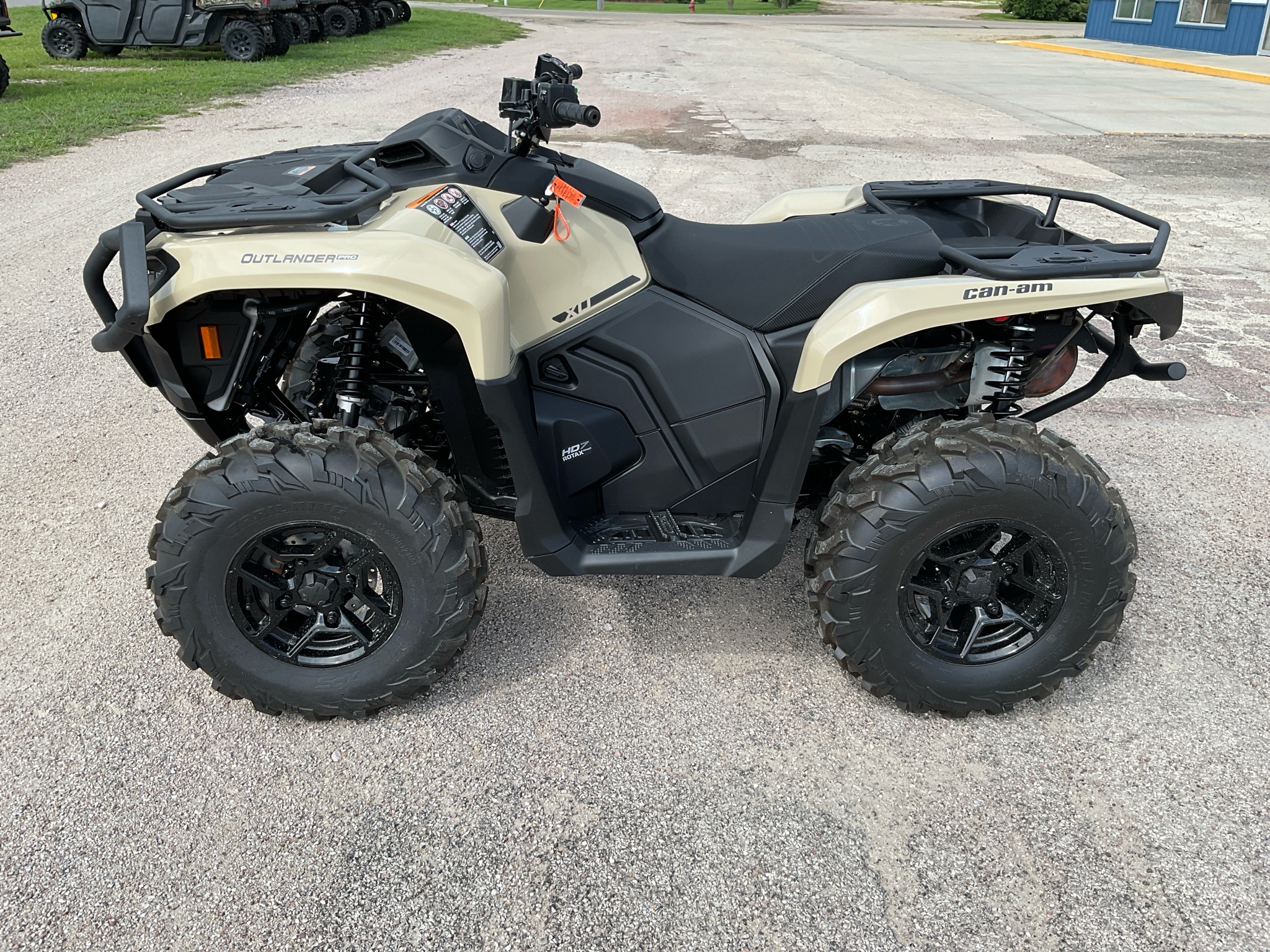 2026 Can-Am™ Outlander PRO XU HD7 1
