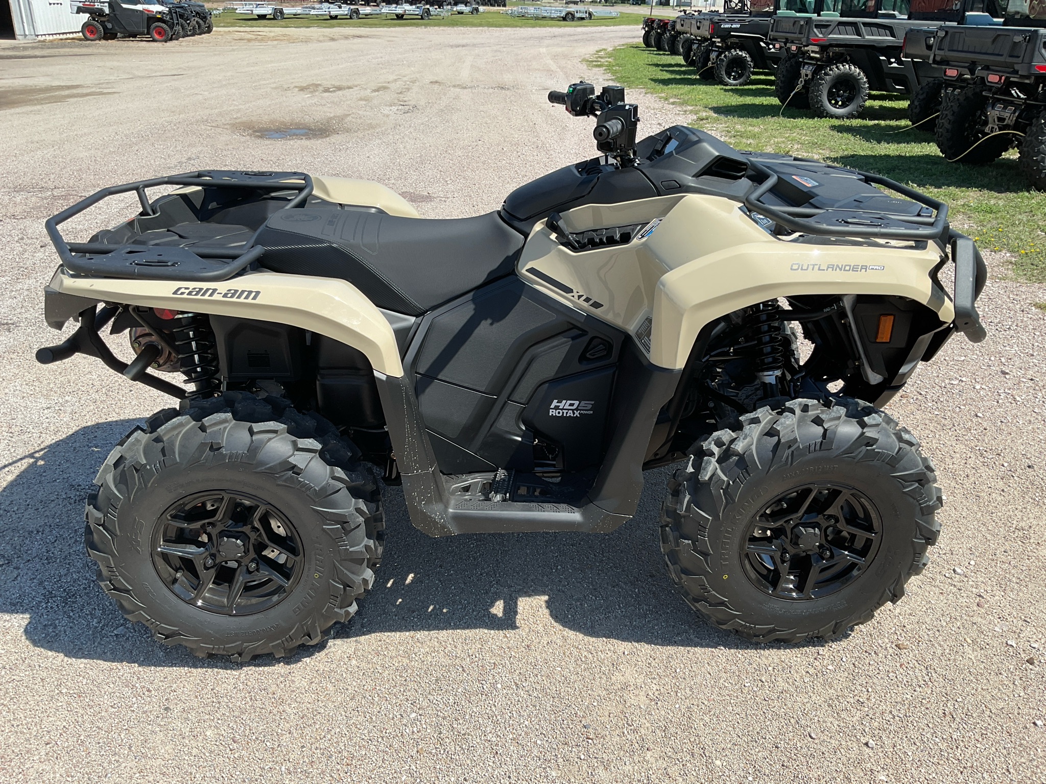2026 Can-Am™ Outlander PRO XU HD5 3