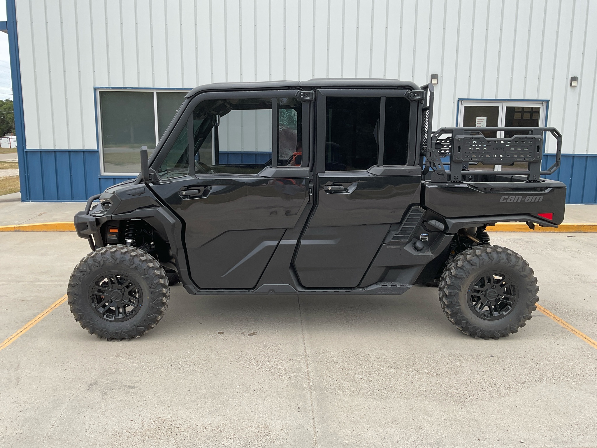 2027 Can-Am™ Defender XU MAX LONE STAR CAB HD11 4