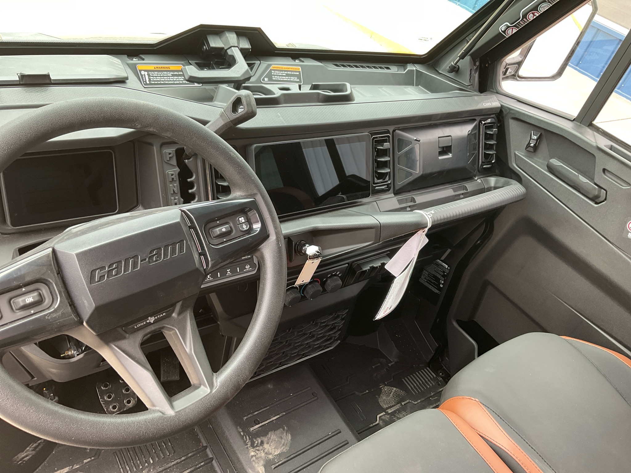 2027 Can-Am™ Defender XU MAX LONE STAR CAB HD11 10