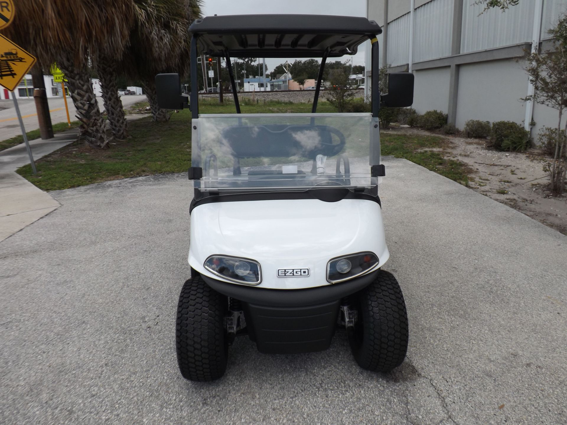 2023 EZGO Valor photo 8