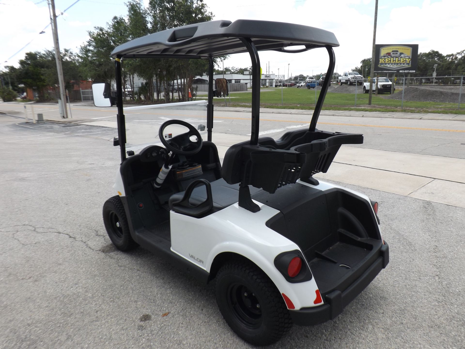 2023 EZGO Valor photo 7