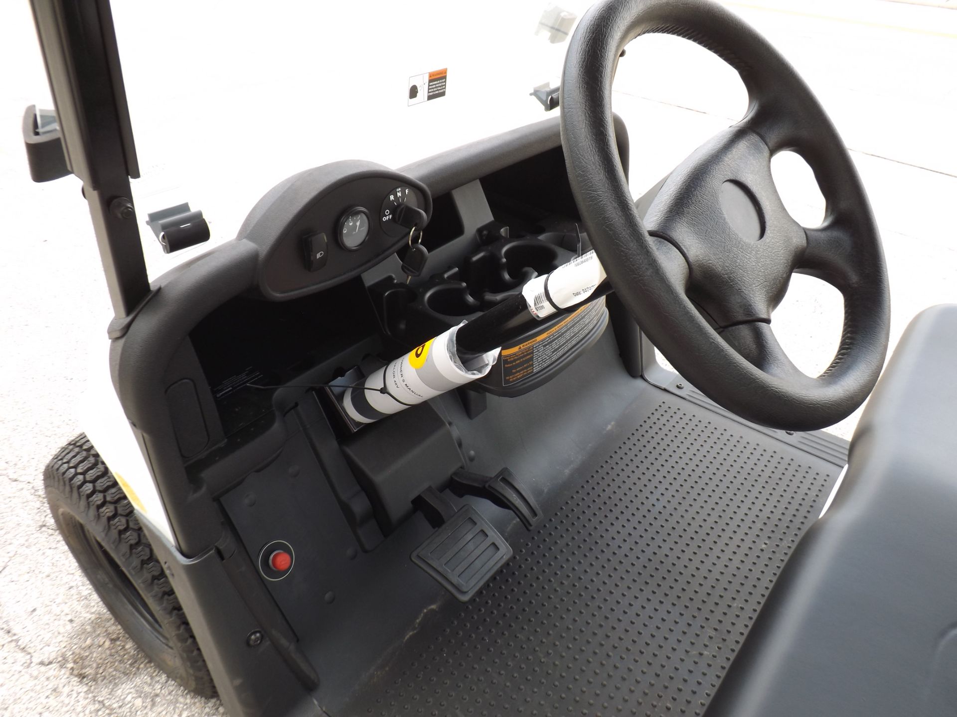 2023 EZGO Valor photo 3