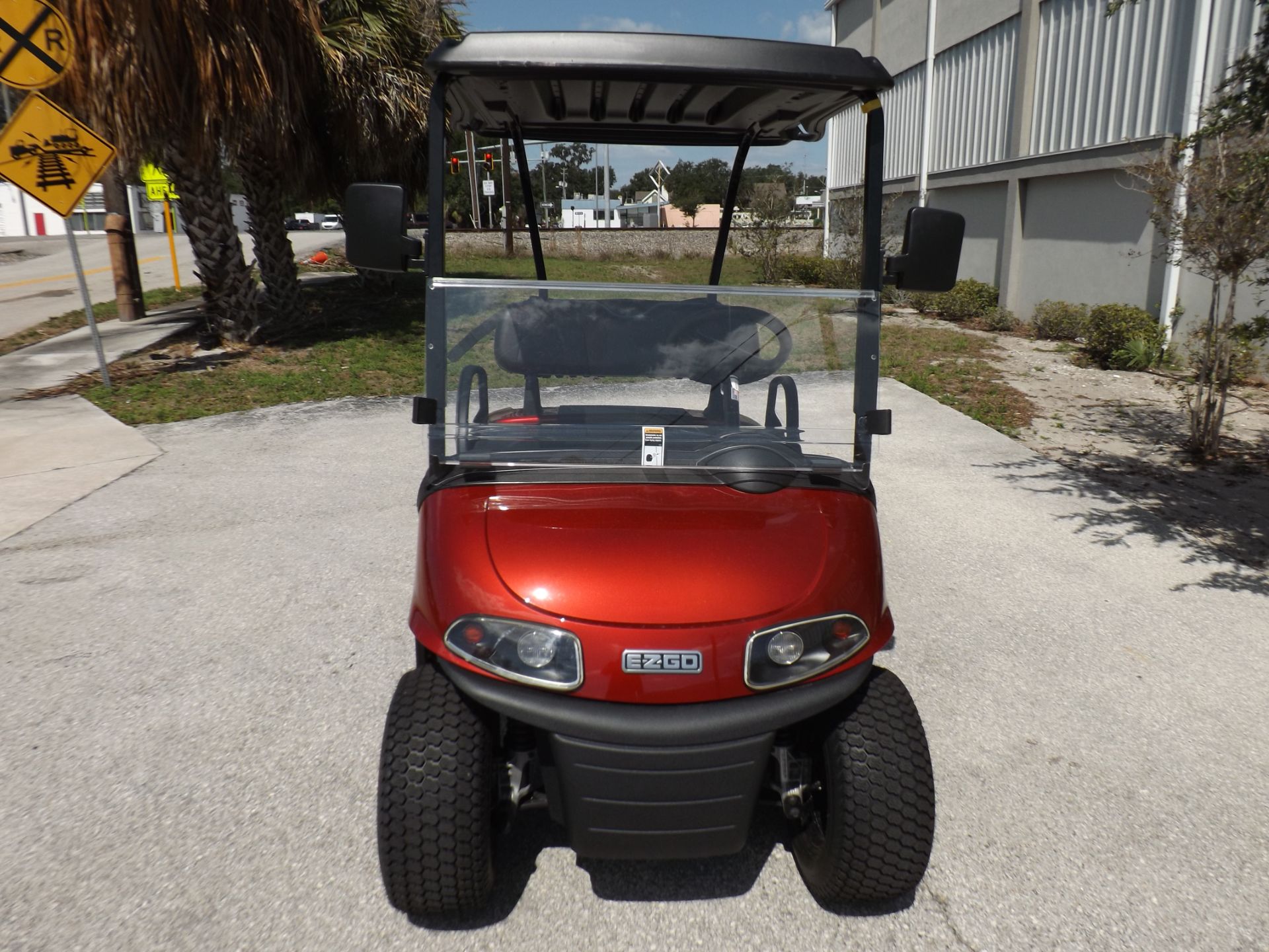 2023 EZGO Valor photo 2