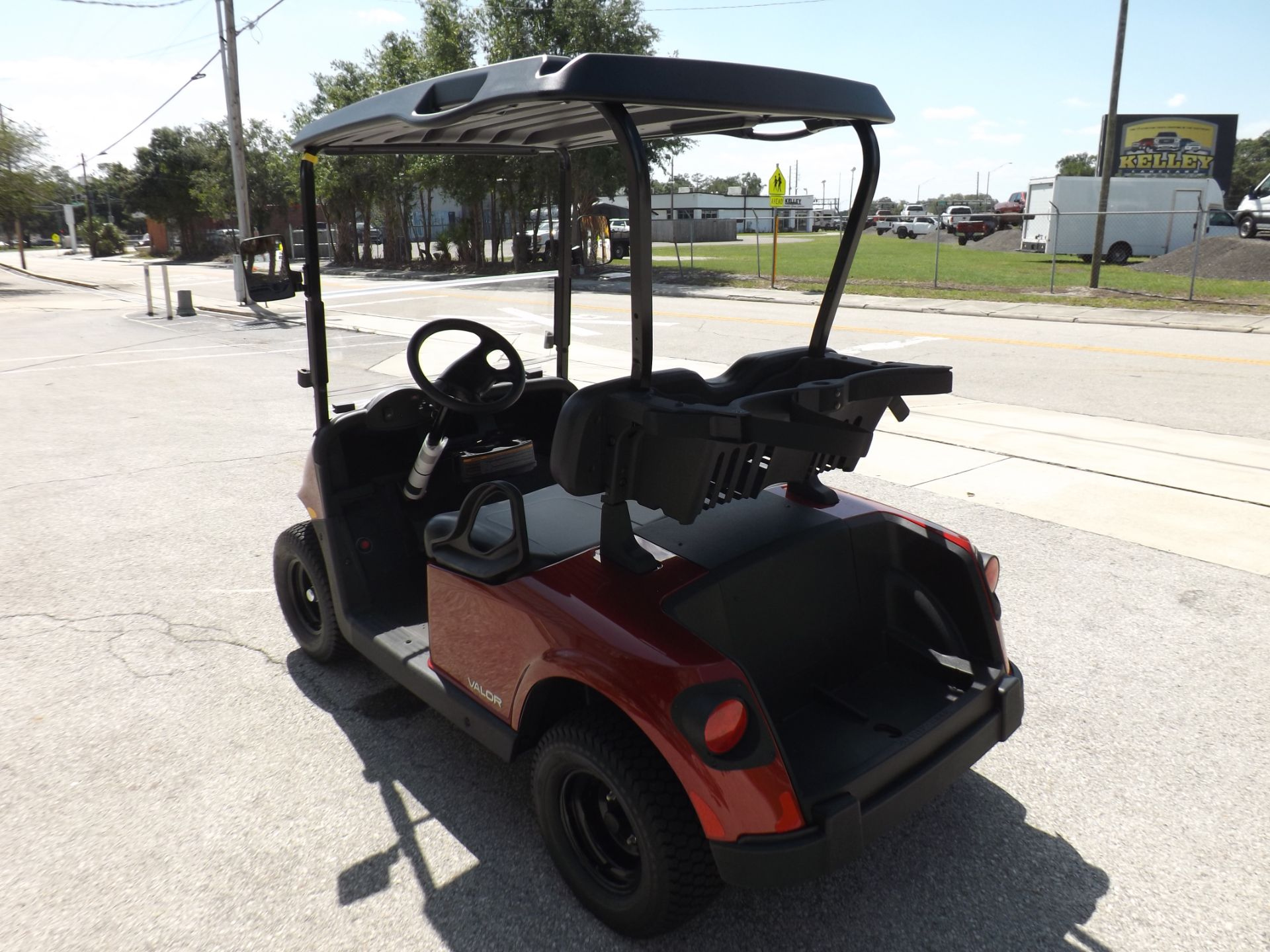 2023 EZGO Valor photo 5