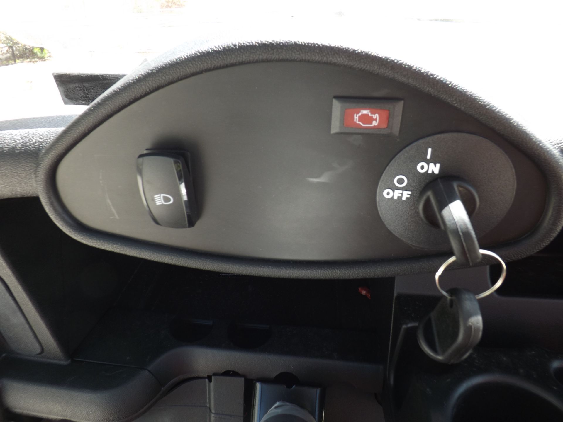 2023 EZGO Valor photo 9