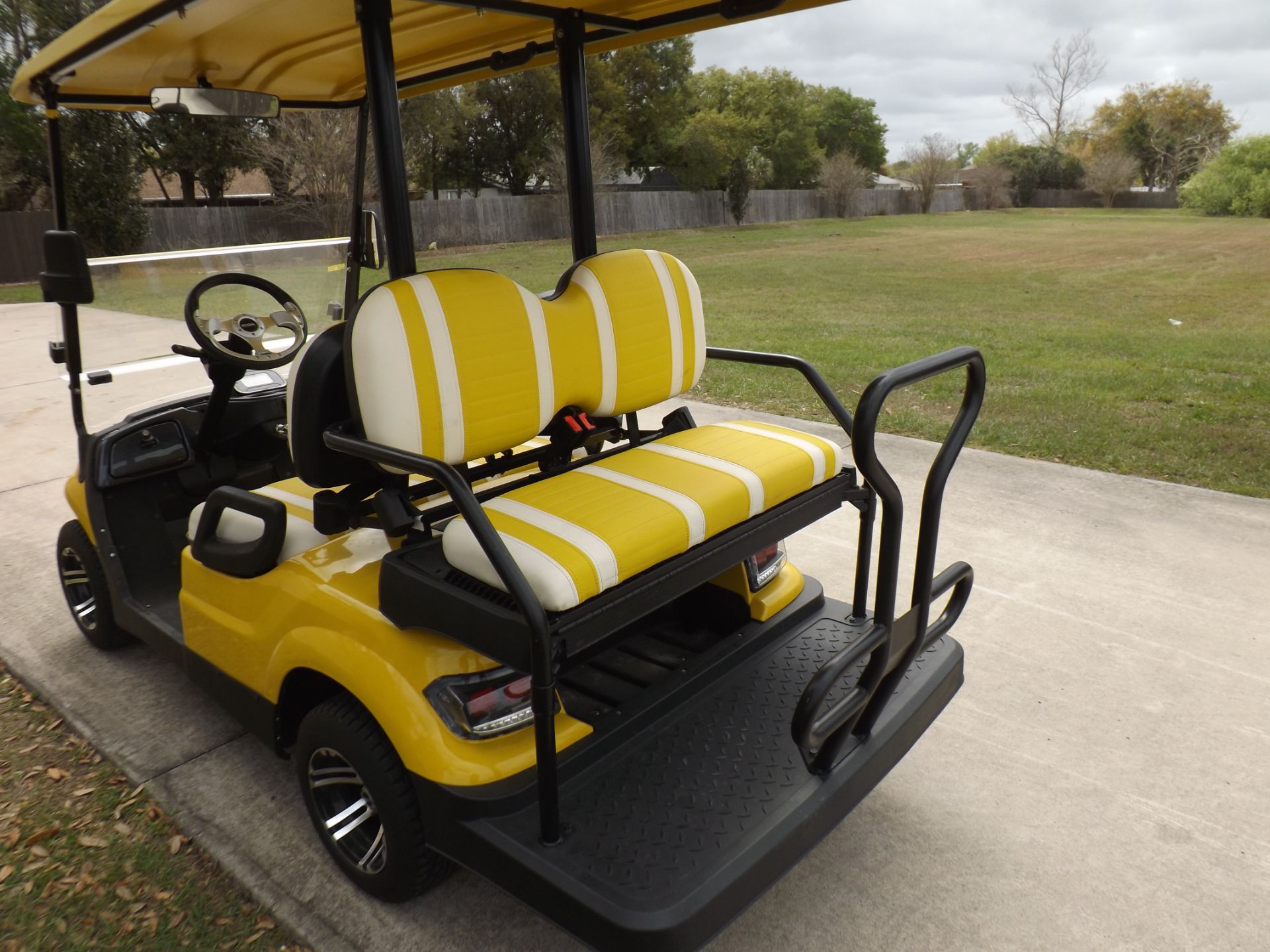 2022 Icon i40 photo 2