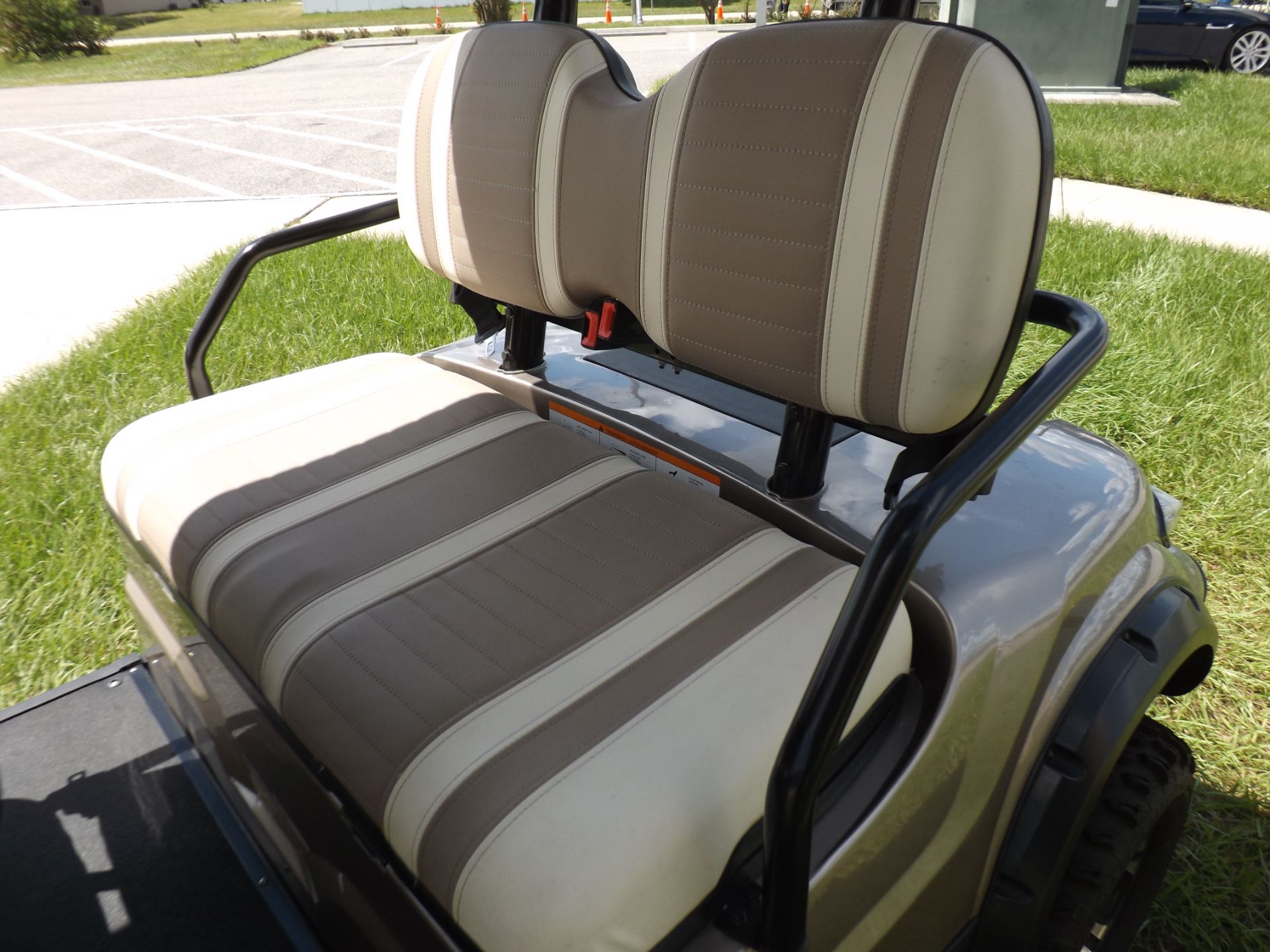 2021 Icon i40FL photo 9