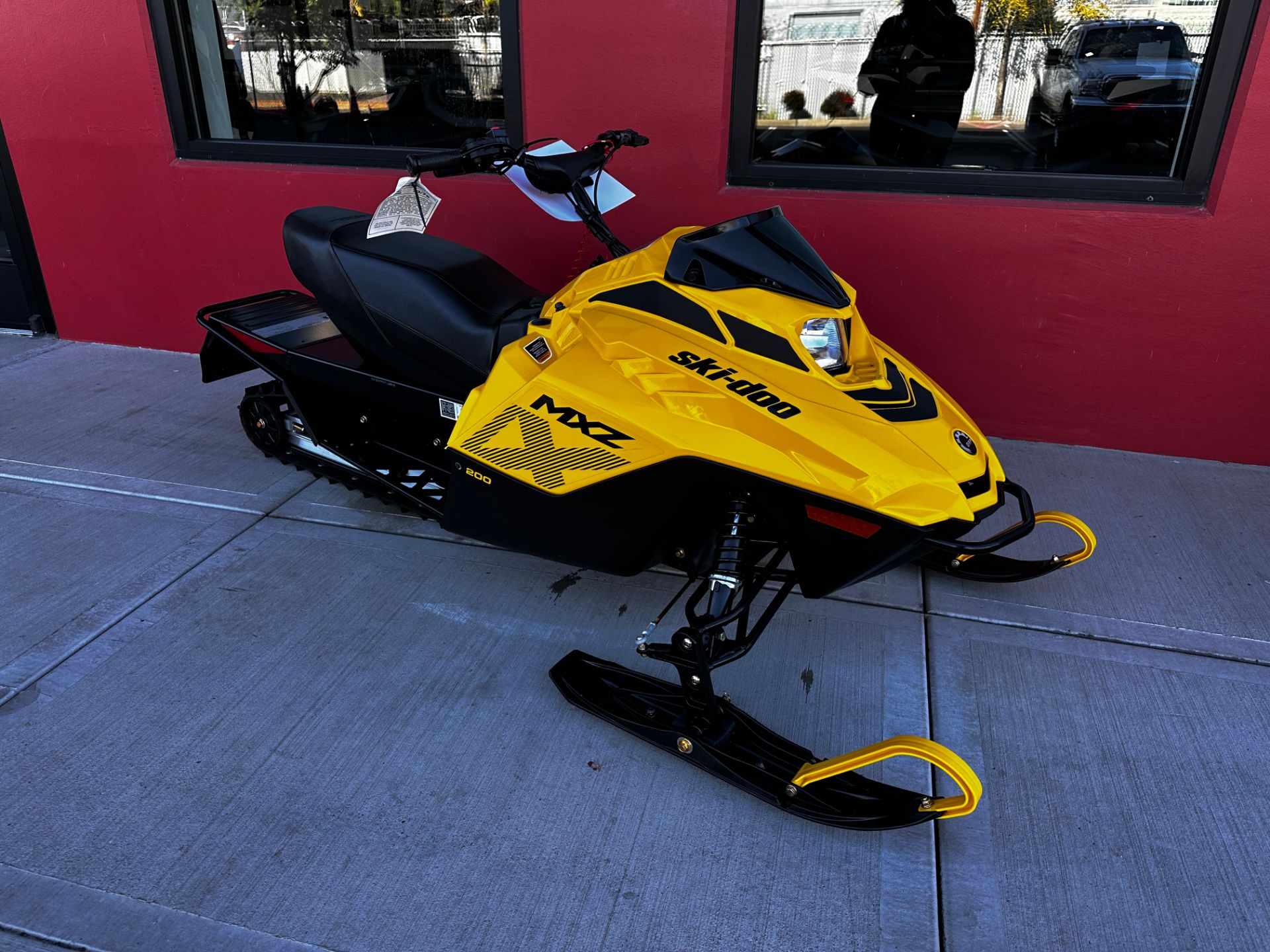 2025 Ski-Doo MXZ 200 ES Cobra 1.0 1