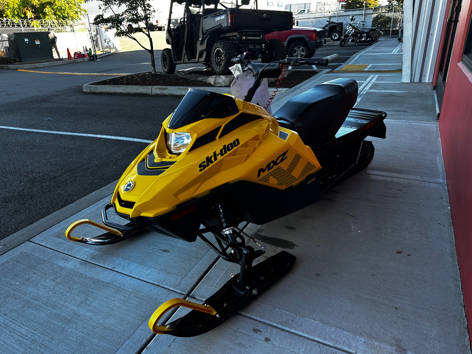 2025 Ski-Doo MXZ 200 ES Cobra 1.0 4