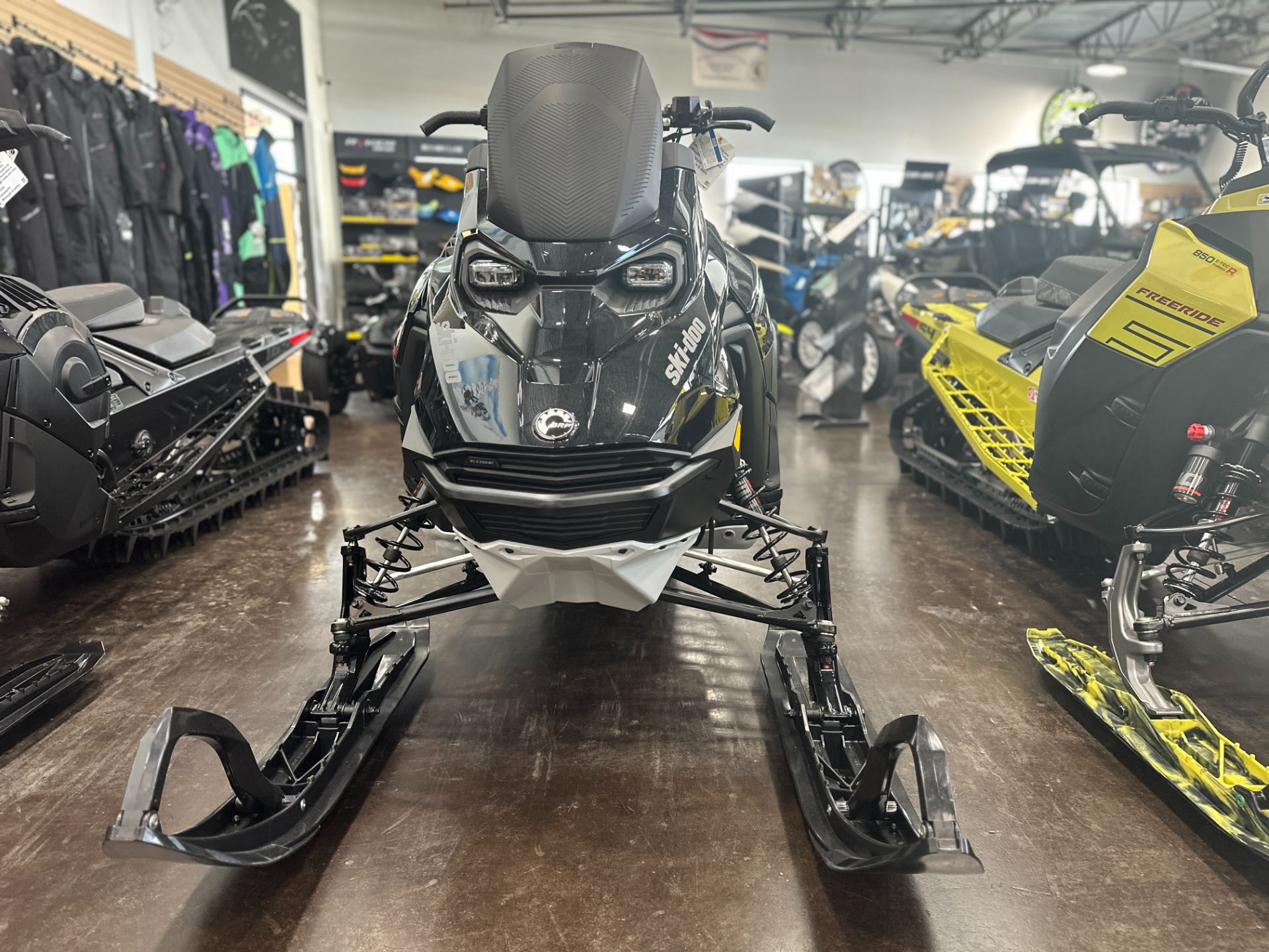 2025 Ski-Doo Summit Adrenaline w/ Edge Package 154 850 E-TEC SH for sale 726116
