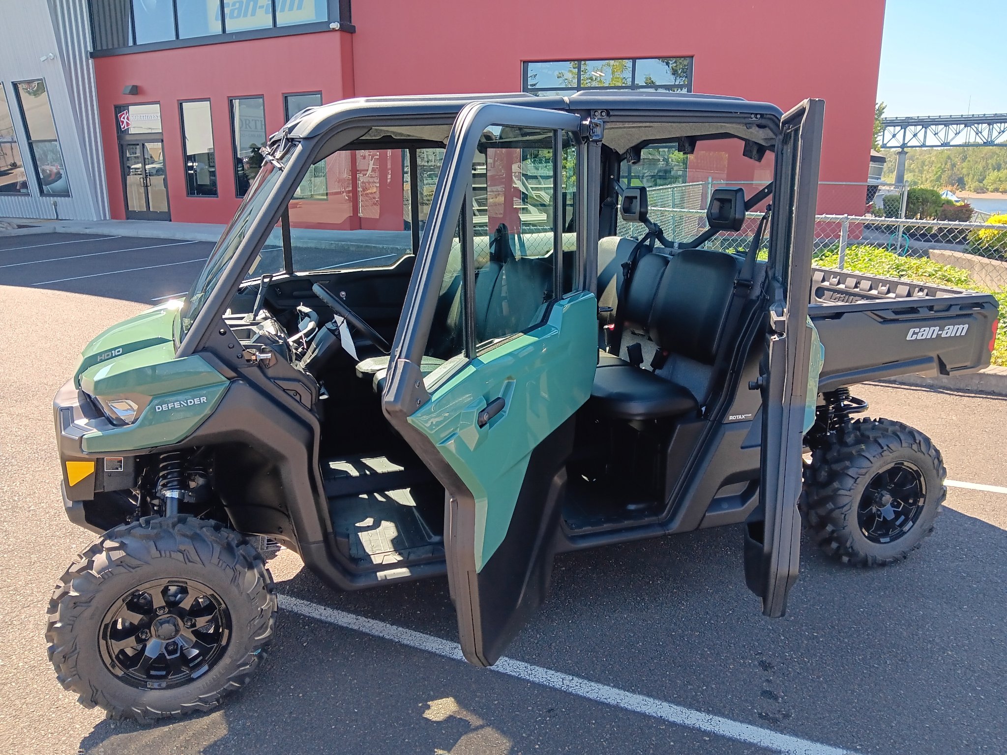 2026 Can-Am™ Defender DPS CAB HD10 6