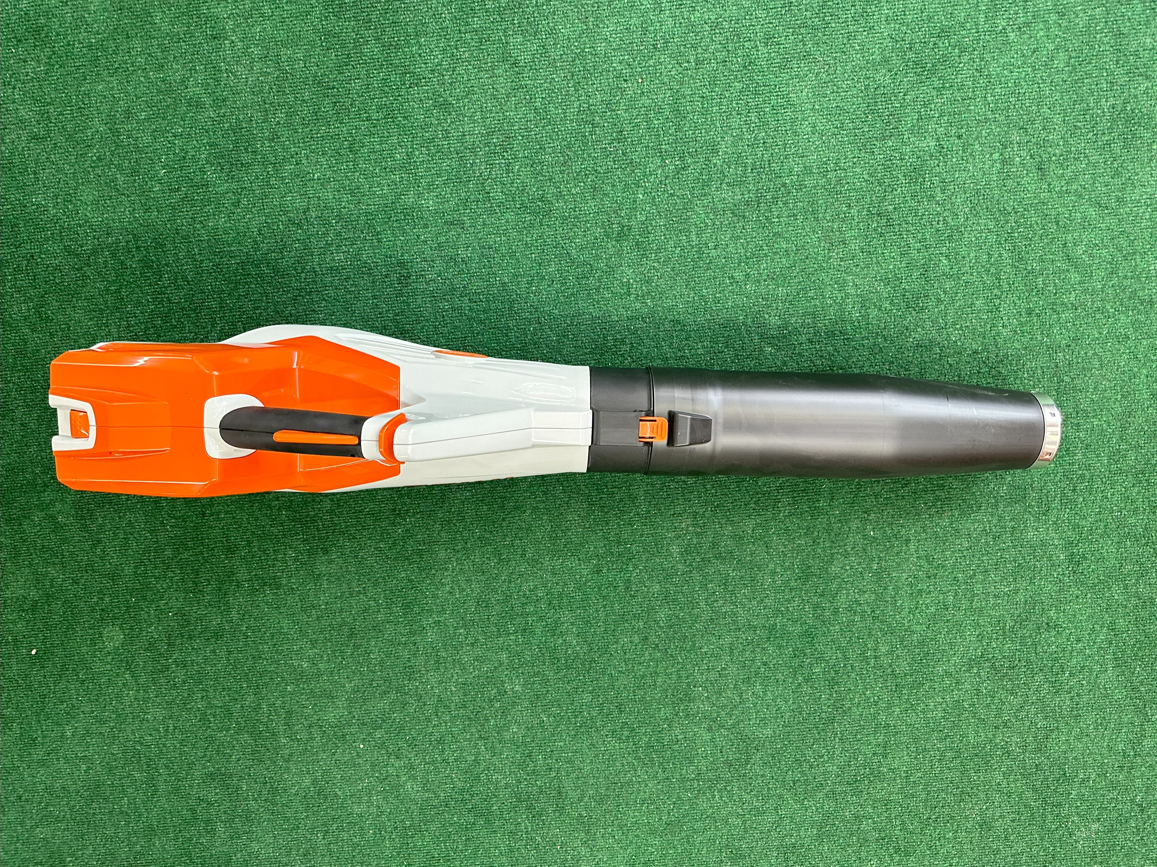 Stihl BGA 60 w/ AK 30 Battery & AL 101 Charger in Calmar, Iowa - Photo 2