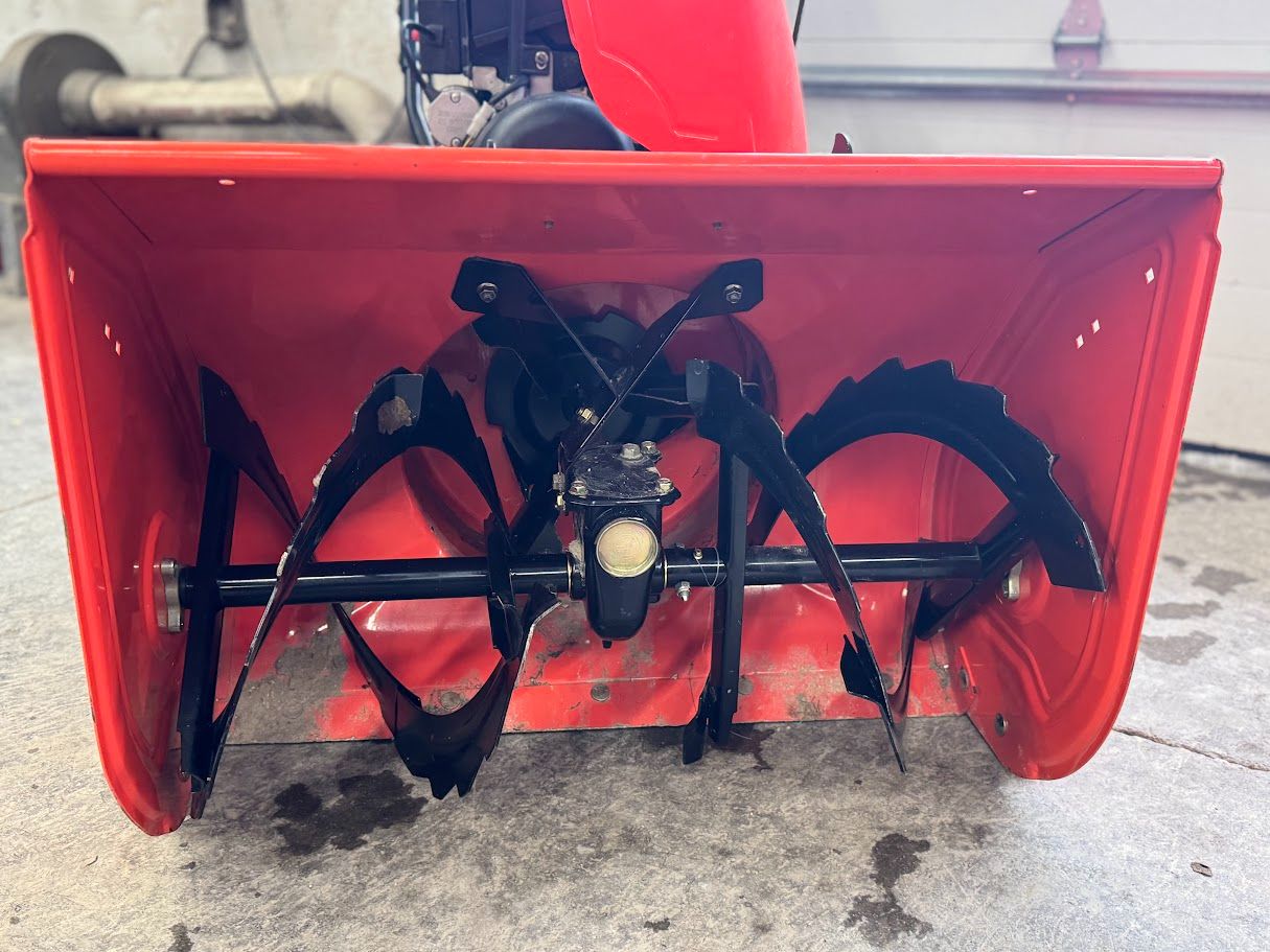 Ariens Deluxe 28 in Calmar, Iowa - Photo 4