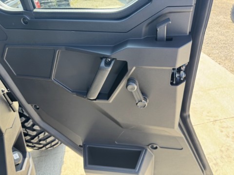2027 Polaris Ranger Crew XP 1000 Cab in Calmar, Iowa - Photo 7