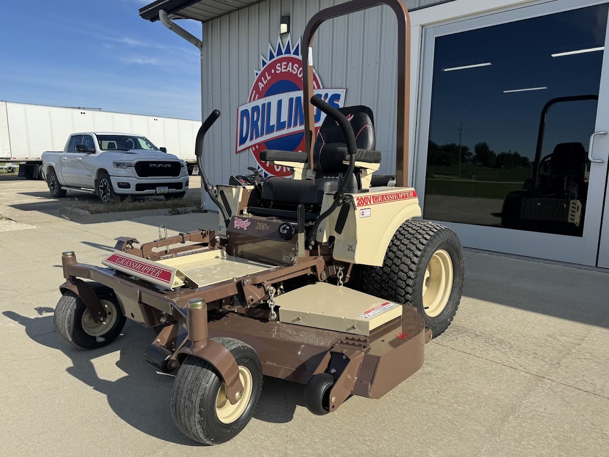 2026 Grasshopper 225V-G4 61 in. Kohler 747 cc in Calmar, Iowa - Photo 3
