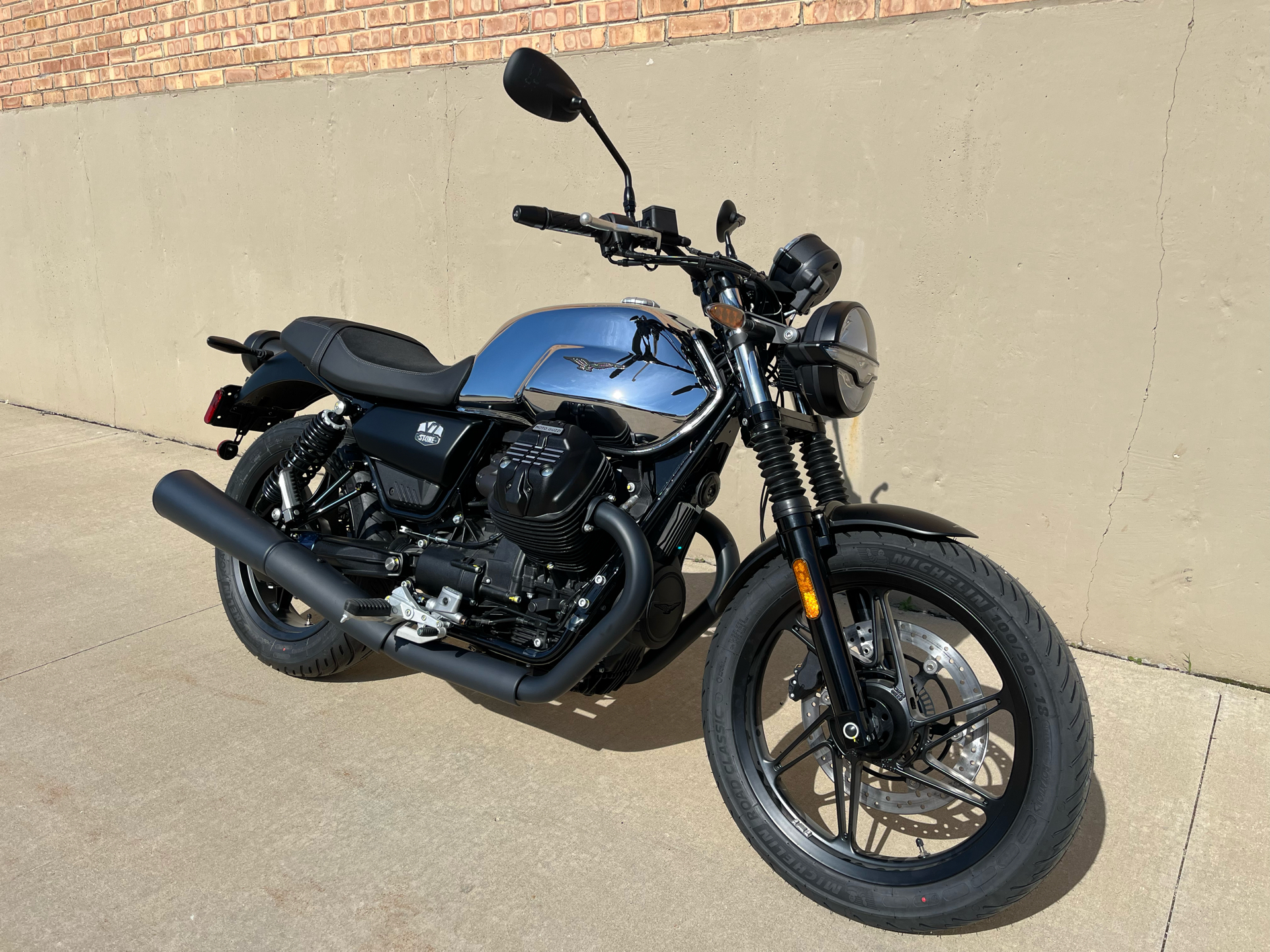 あんどページ New 2025 Moto Guzzi V7 STONE CHROME | Motorcycles in Roselle