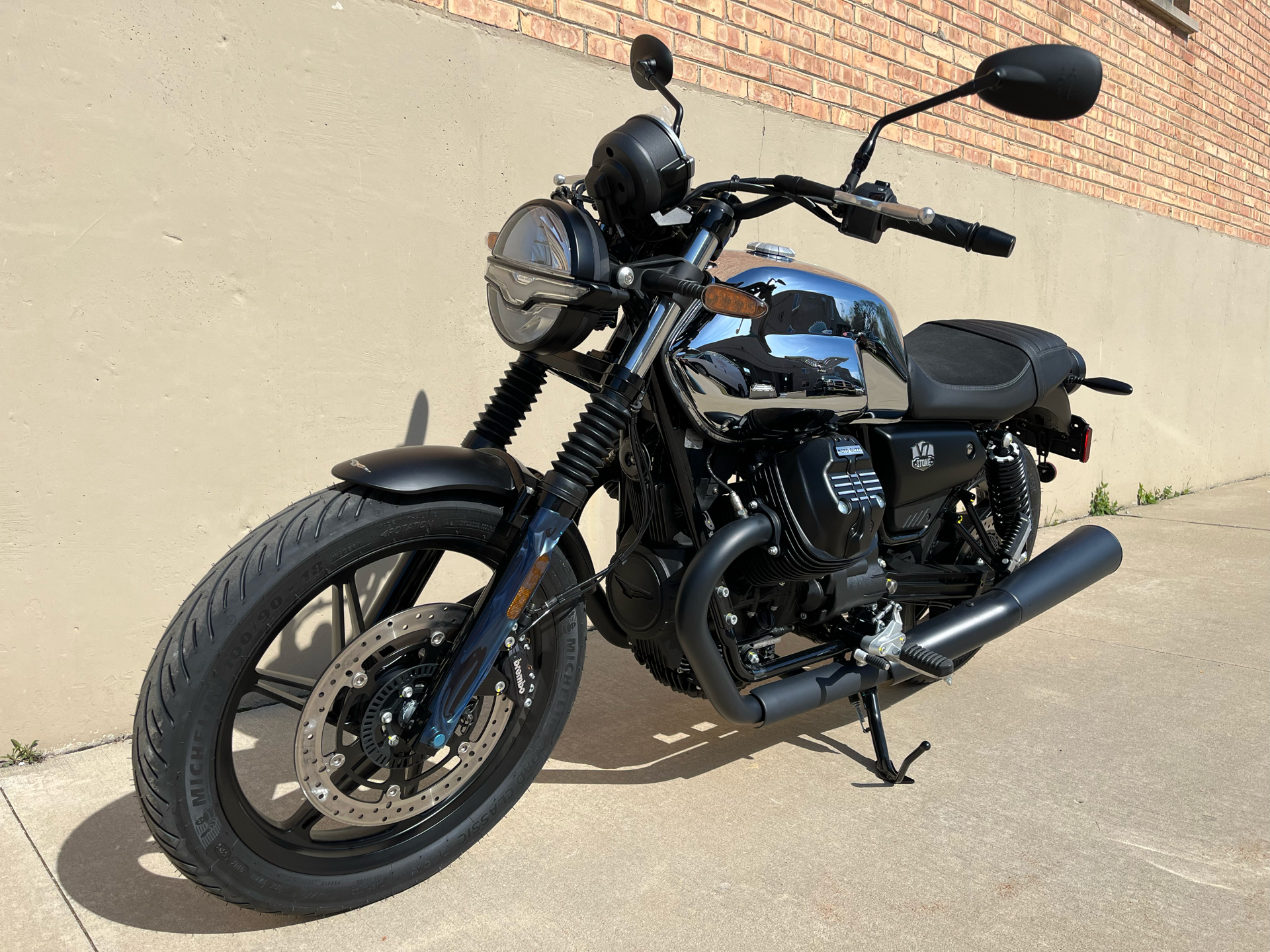 あんどページ New 2025 Moto Guzzi V7 STONE CHROME | Motorcycles in Roselle